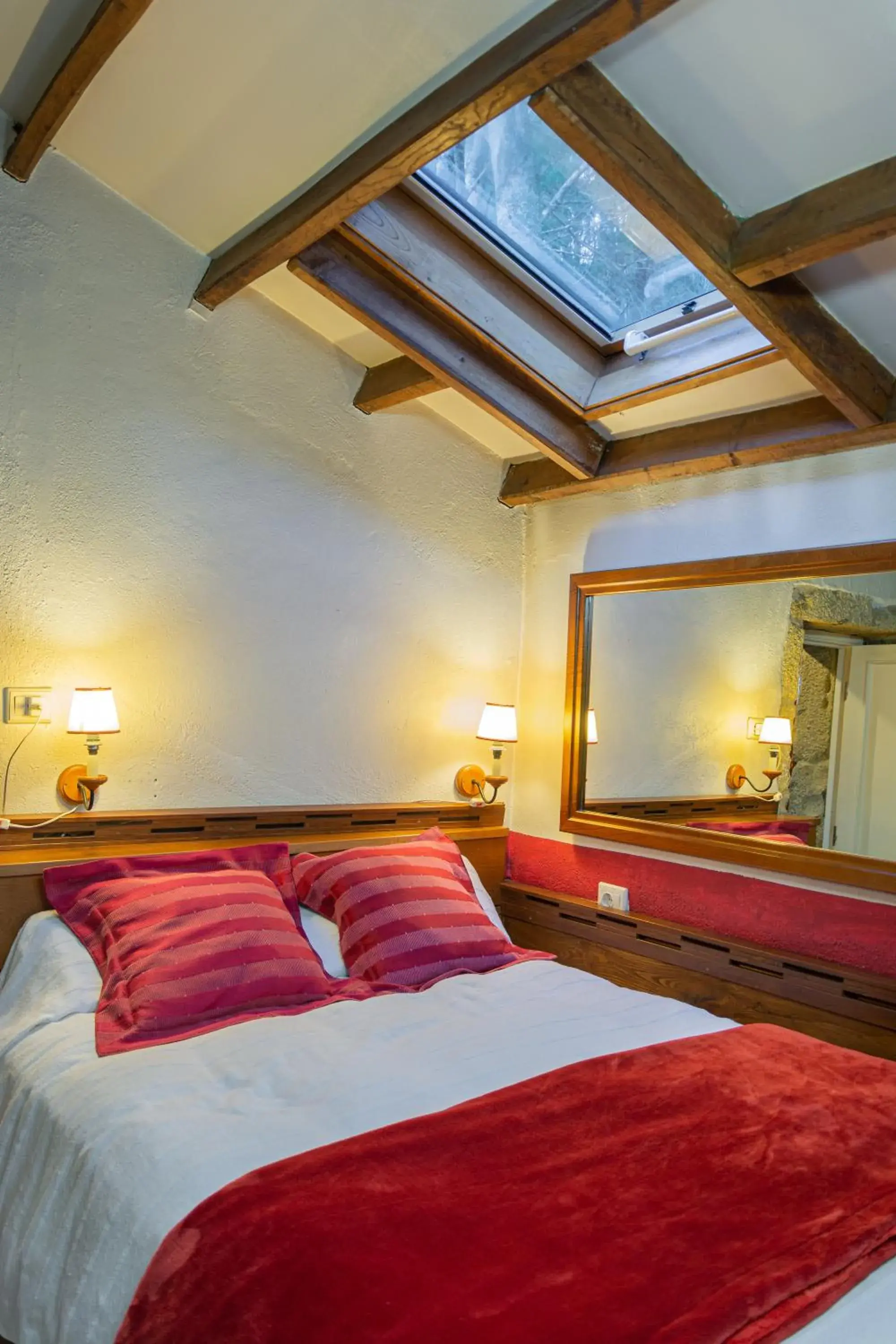 Deluxe Double Room with Spa Bath - single occupancy in Entre Os Ríos - Casa Rural y Enoturismo Deluxe Double Room with Spa Bath - single occupancy in Entre Os Ríos - Casa Rural y Enoturismo