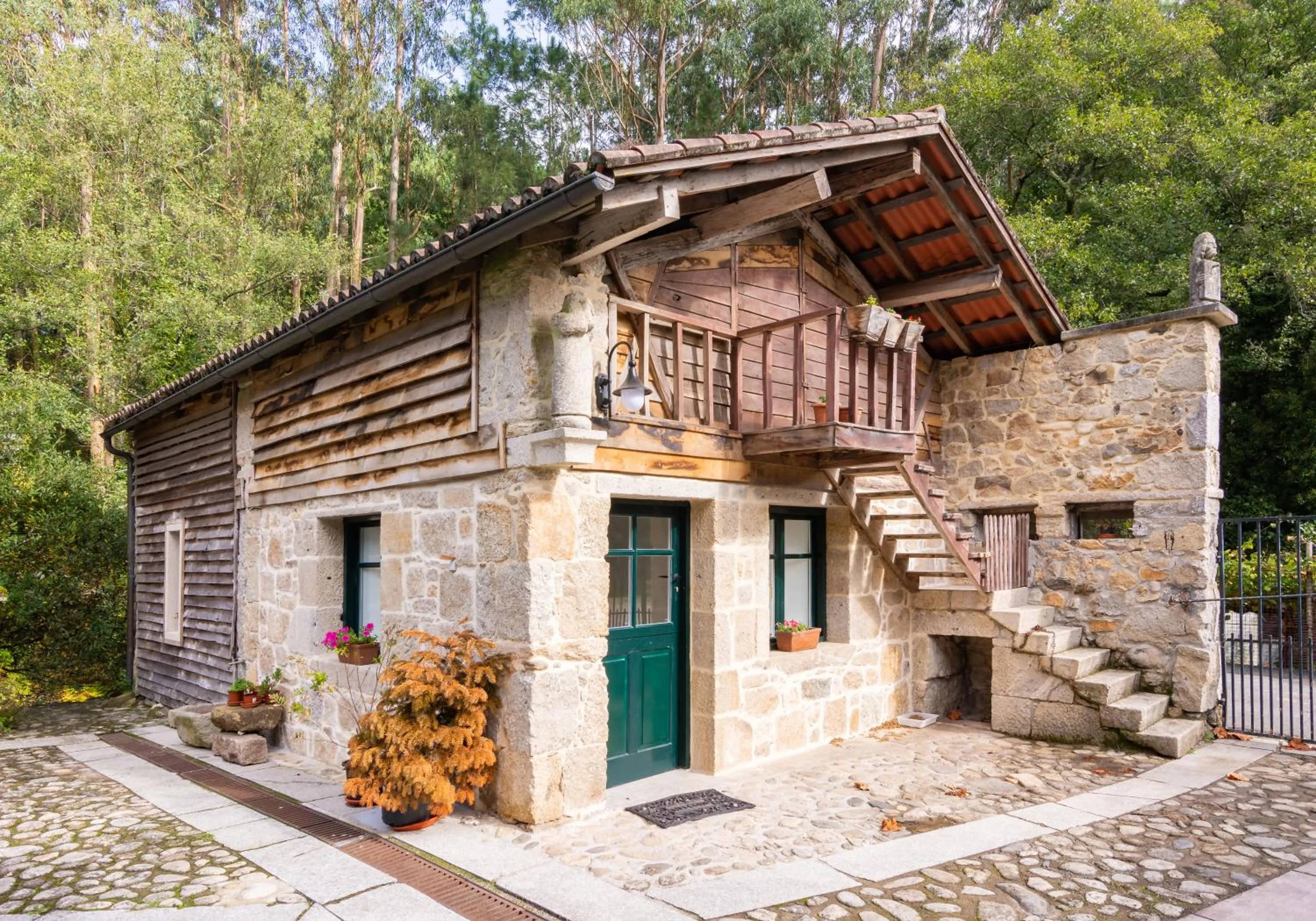 Photo of the whole room in Entre Os Ríos - Casa Rural y Enoturismo