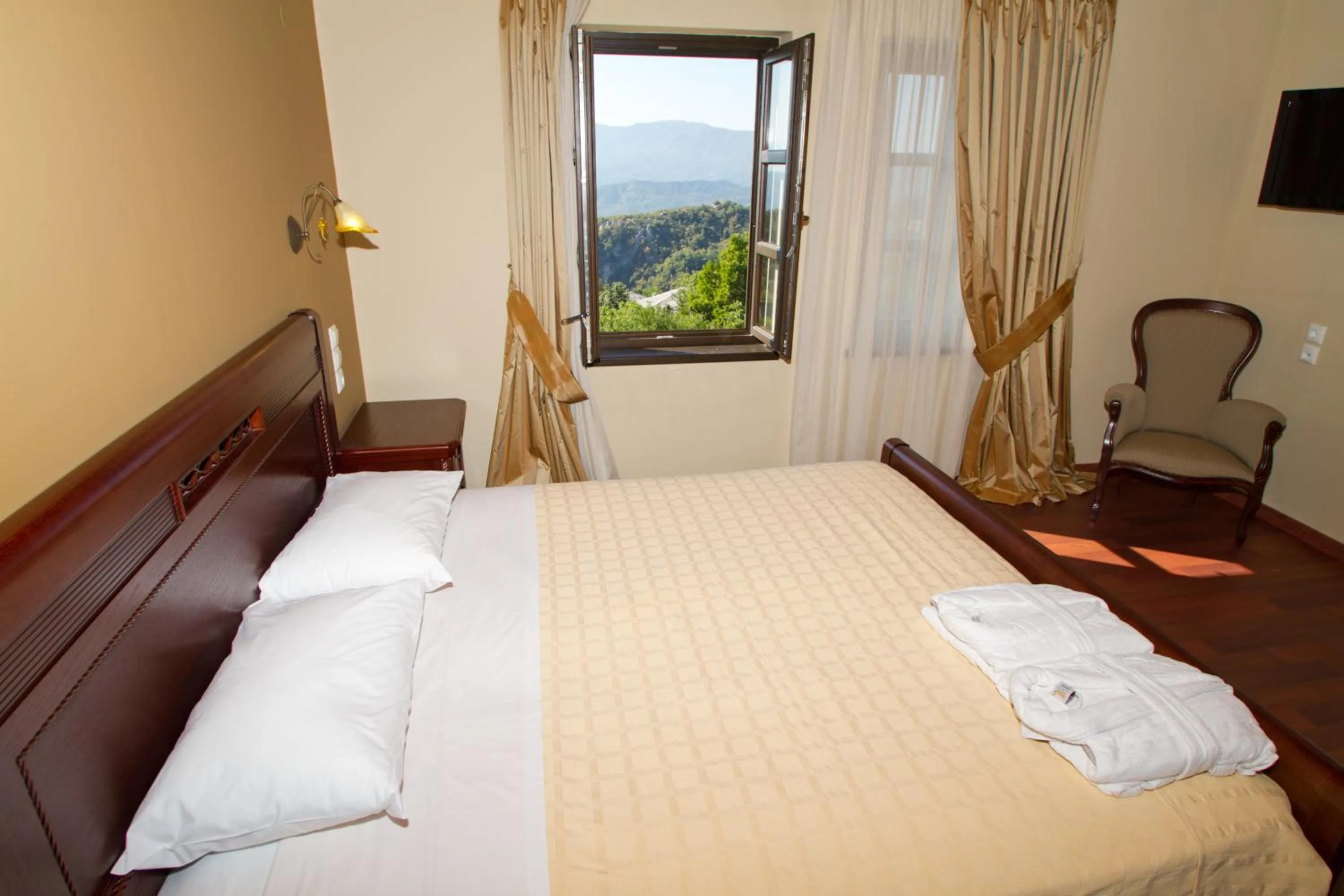 Bed in Hotel Monodendri