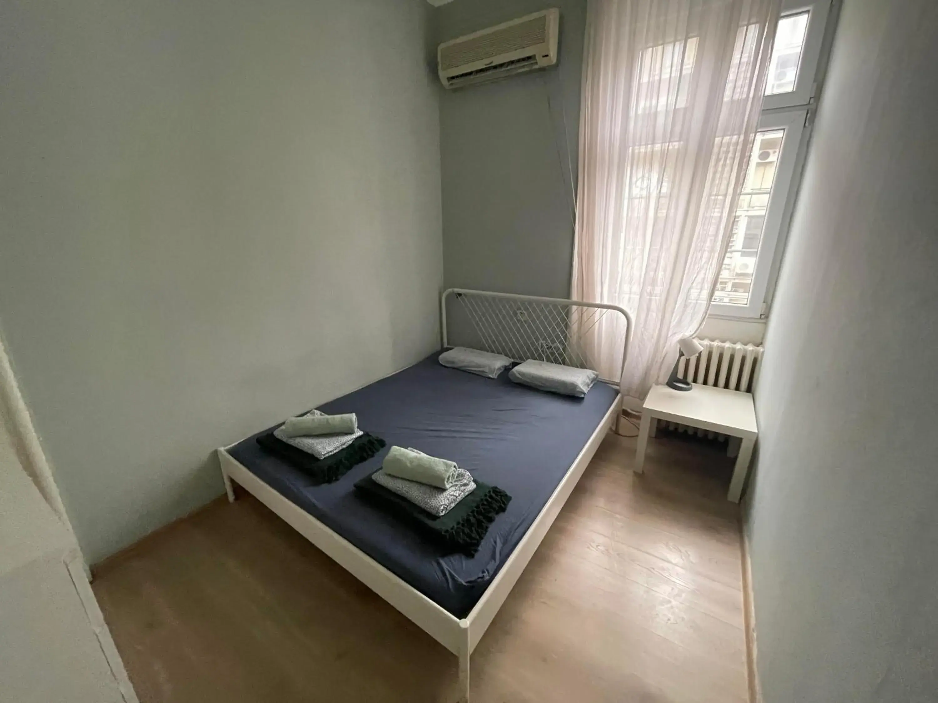 Double Room with Shared Bathroom in Habitat Hostel Double Room with Shared Bathroom in Habitat Hostel