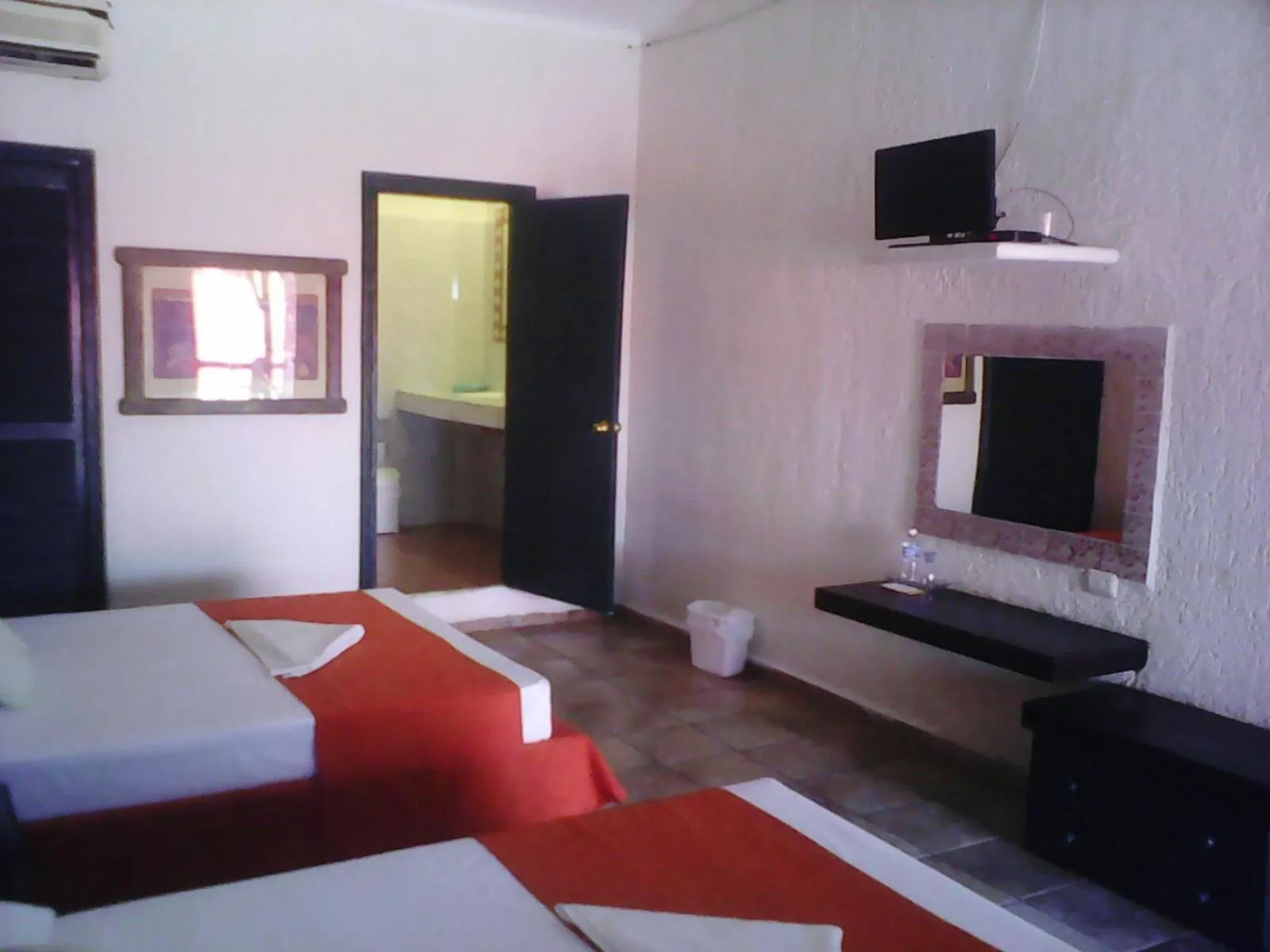 Bed, TV/Entertainment Center in Costa del Mar