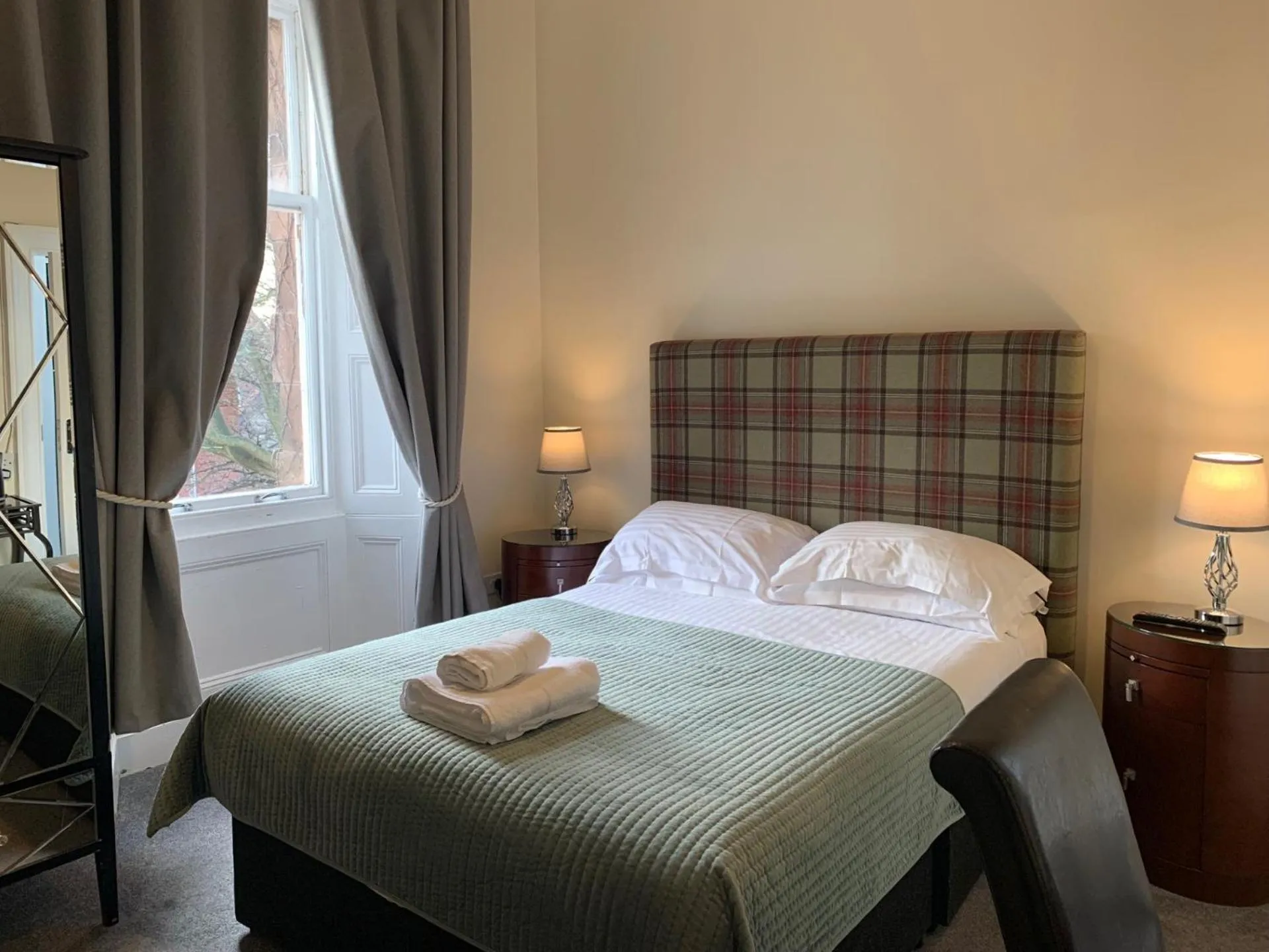 Bed in Bayswell Park Hotel