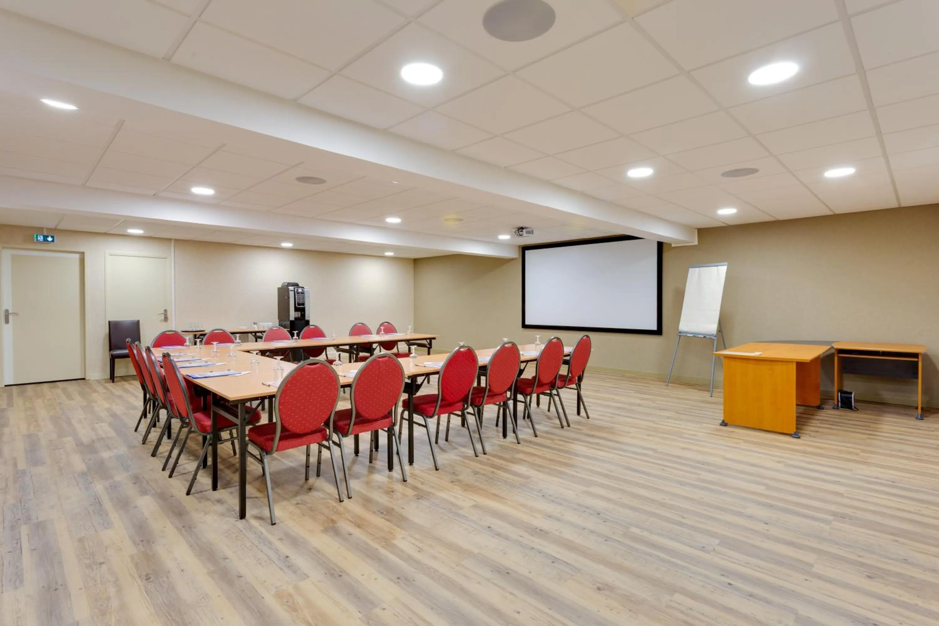 Meeting/conference room in Brit Hotel le Cygne