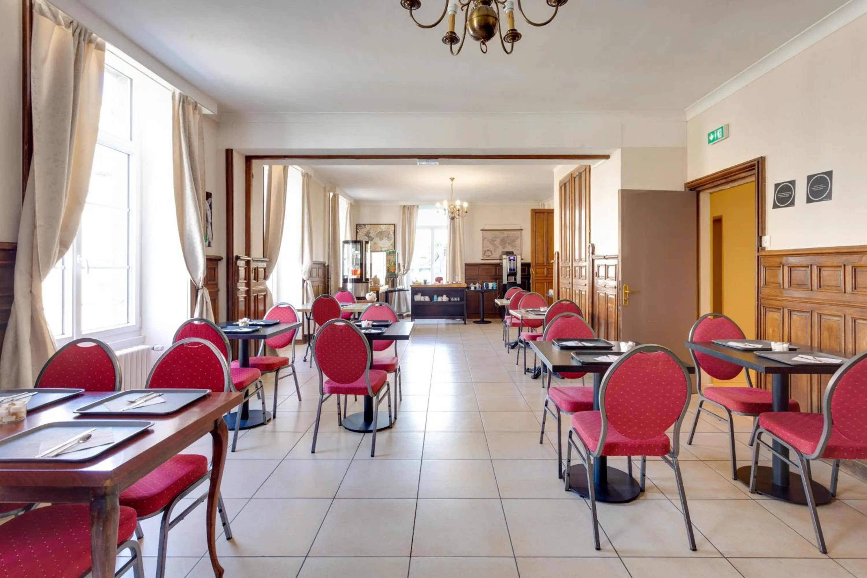 Breakfast in Brit Hotel le Cygne