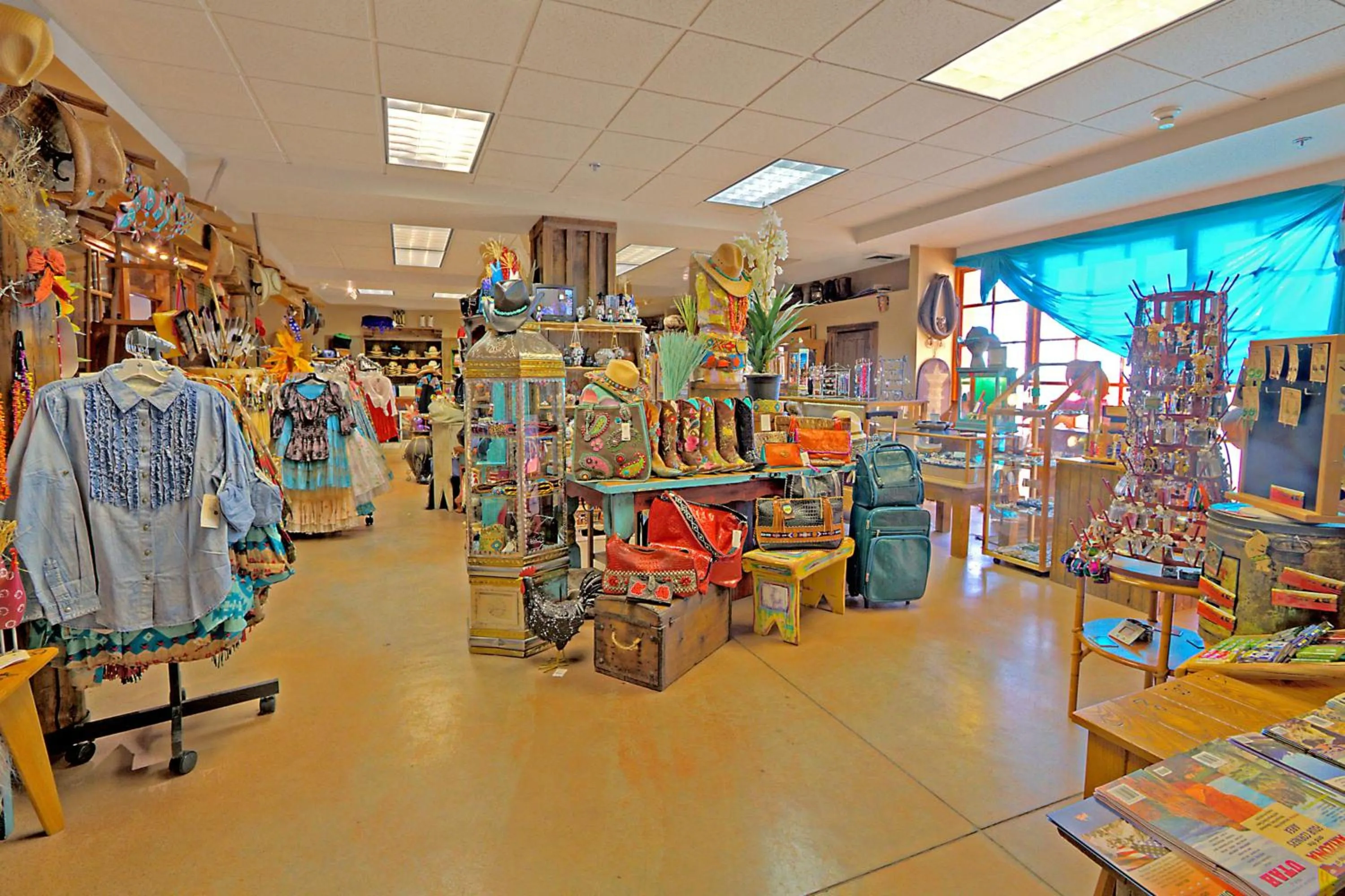 On-site shops in Hampton Inn Kayenta Monument Valley