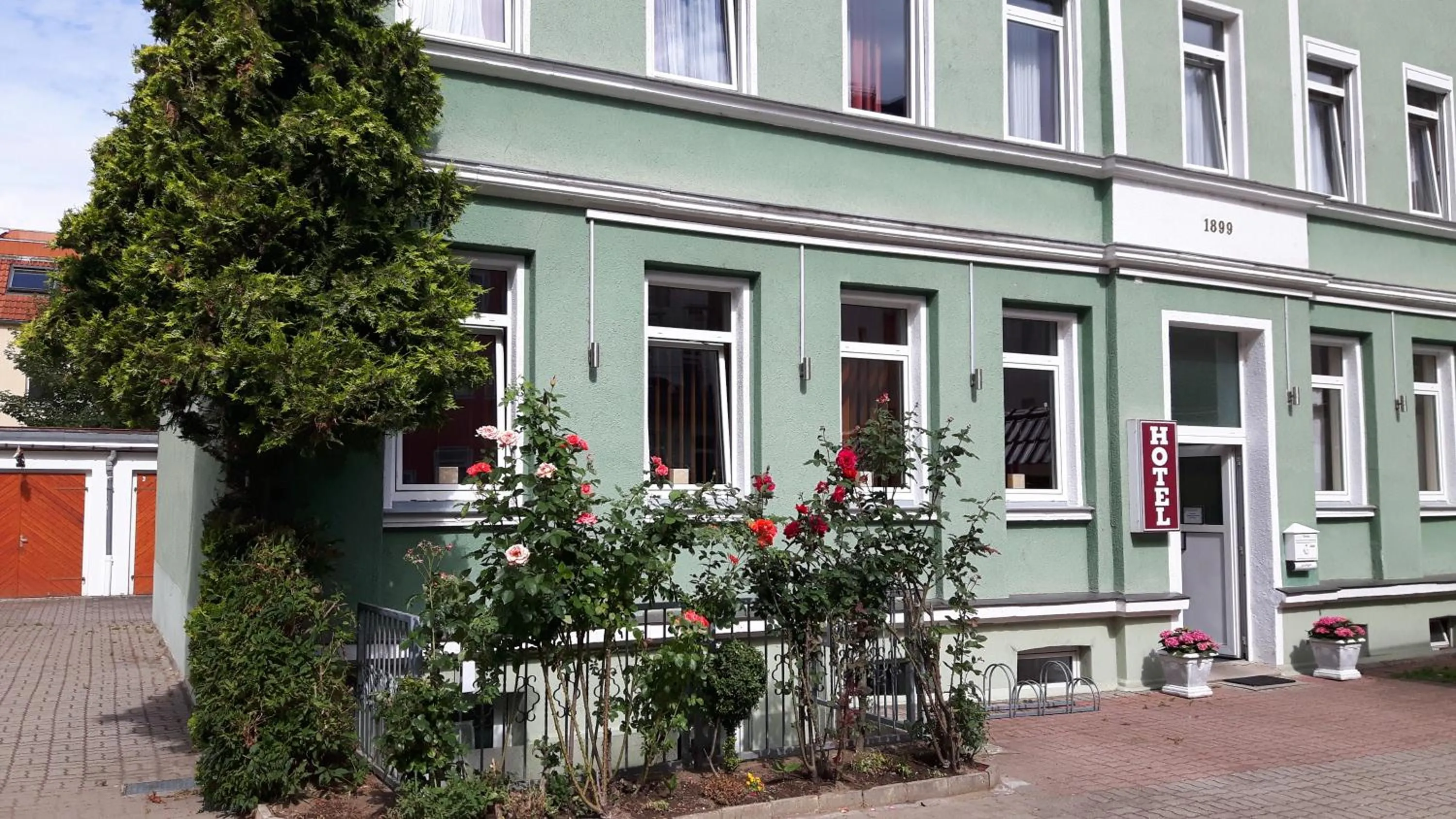 Facade/entrance in Hotel & Pension Plagwitzer Hof