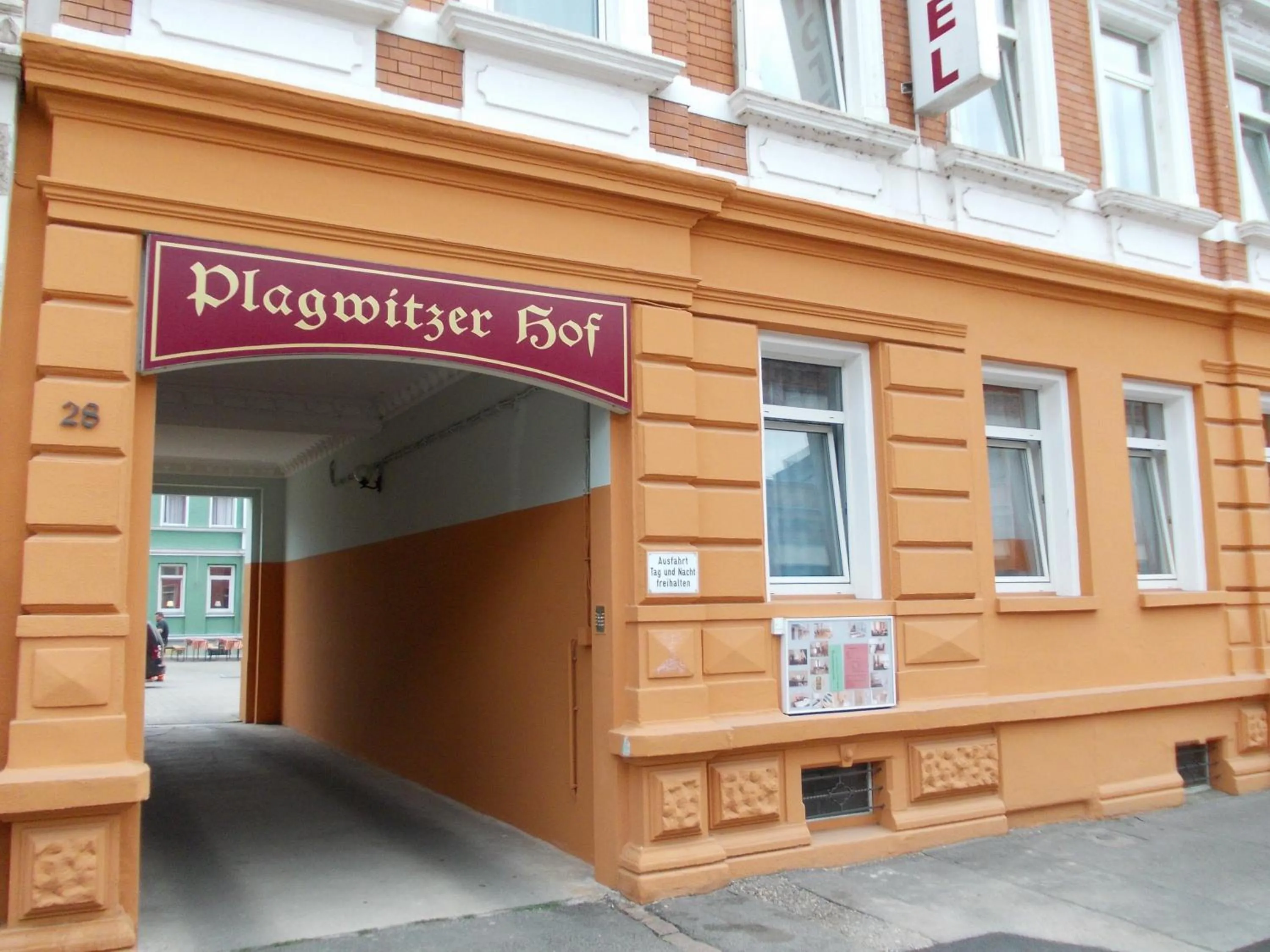 Facade/entrance in Hotel & Pension Plagwitzer Hof