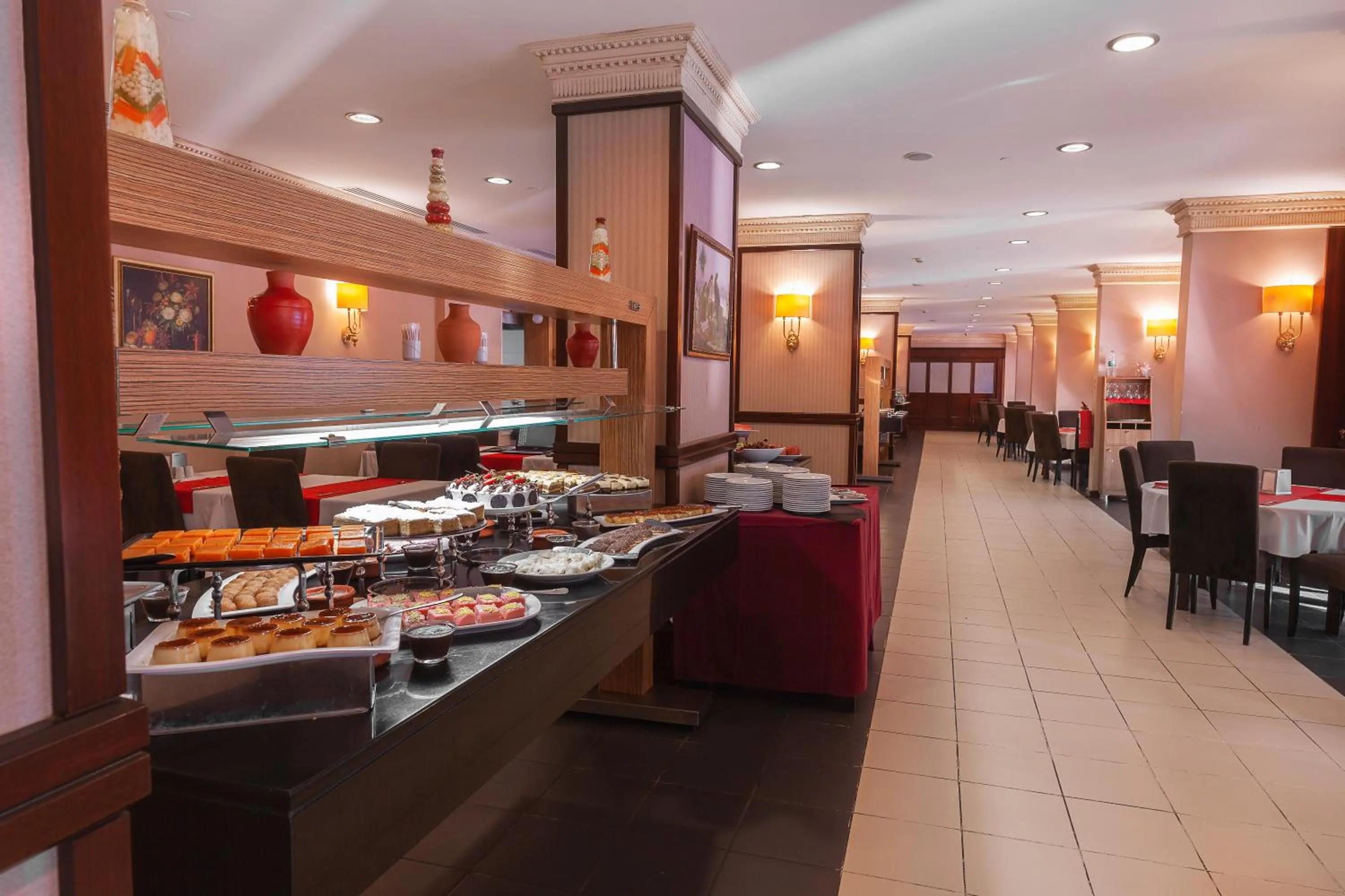 Restaurant/places to eat in X Life Hotel Sarıgerme 15 - Adult Hotel