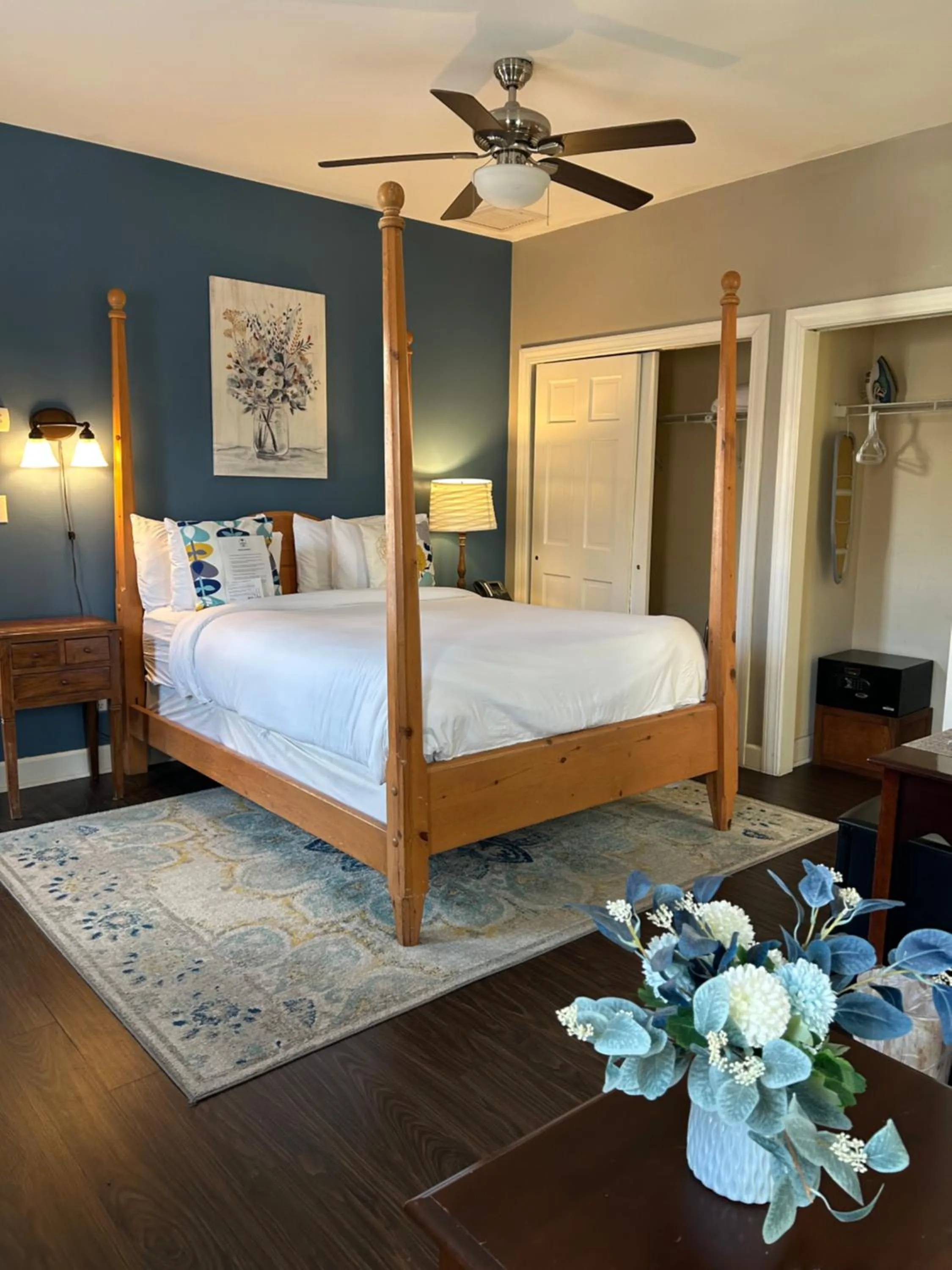 Bed in Barksdale House Inn