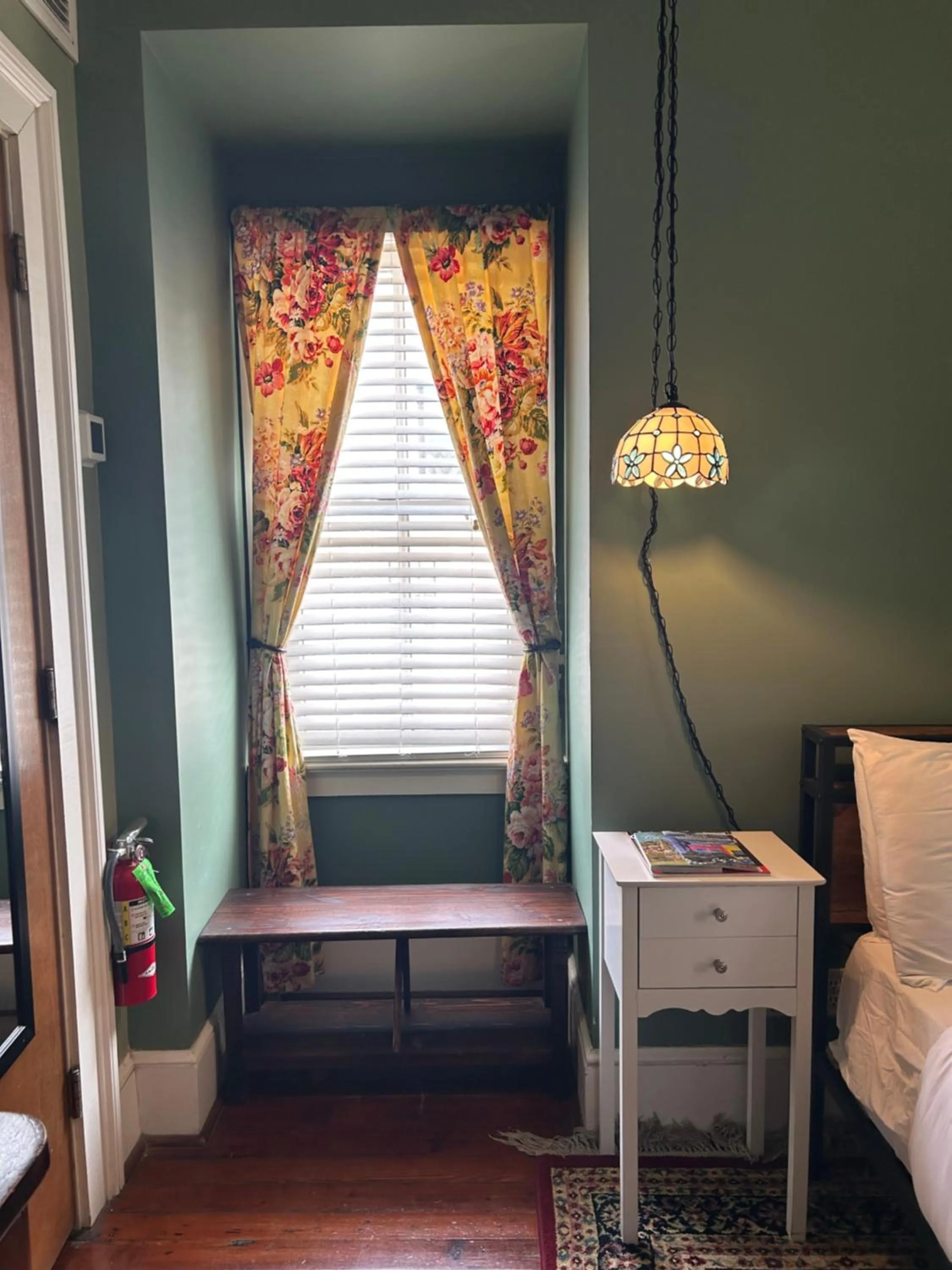 Bed in Barksdale House Inn