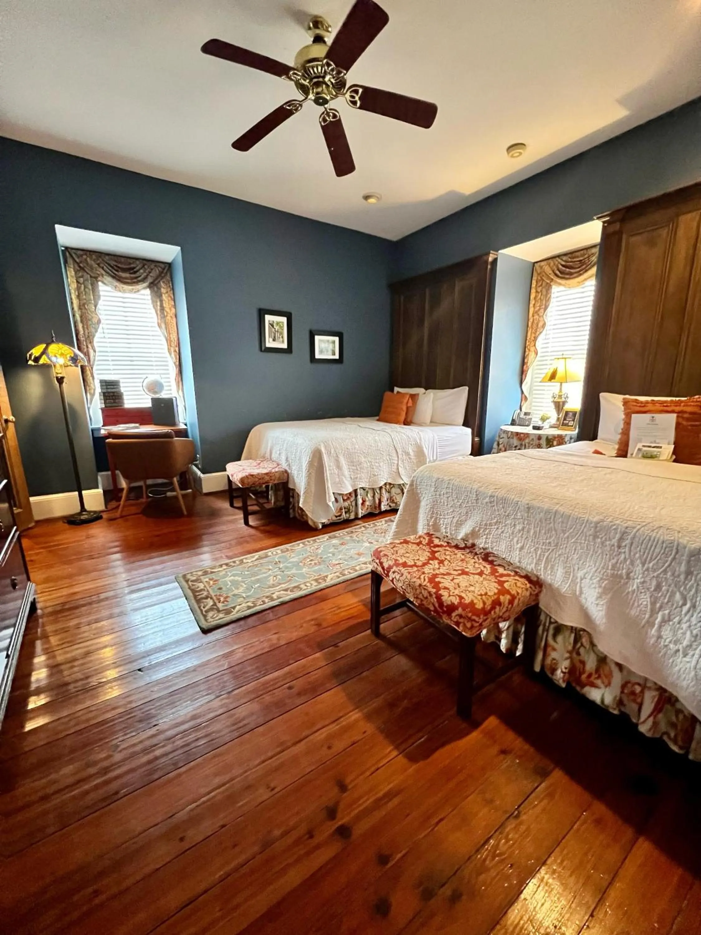 Bed in Barksdale House Inn