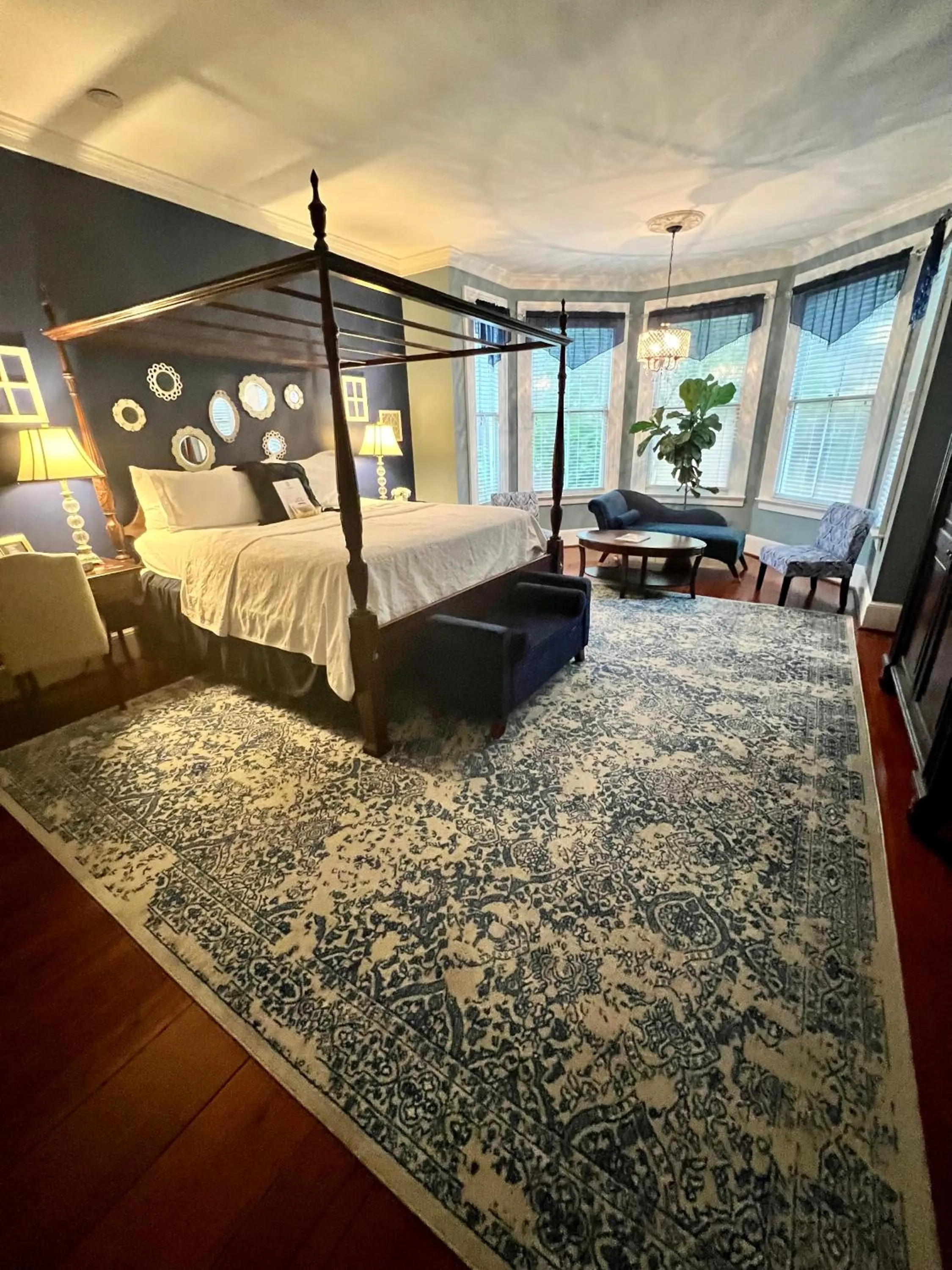 Bed in Barksdale House Inn