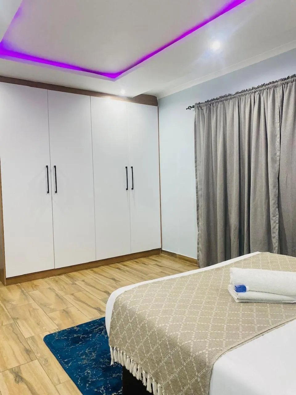 wardrobe, Bed in Airport Imperial Guest House