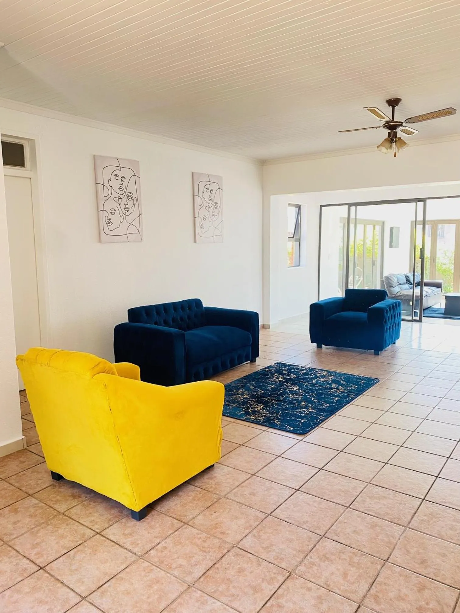 Lounge or bar in Airport Imperial Guest House