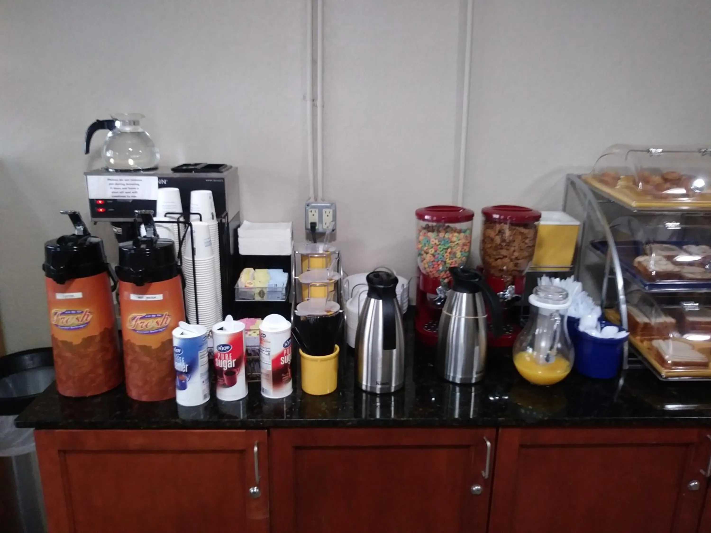 Food and drinks in Days Inn by Wyndham Hot Springs