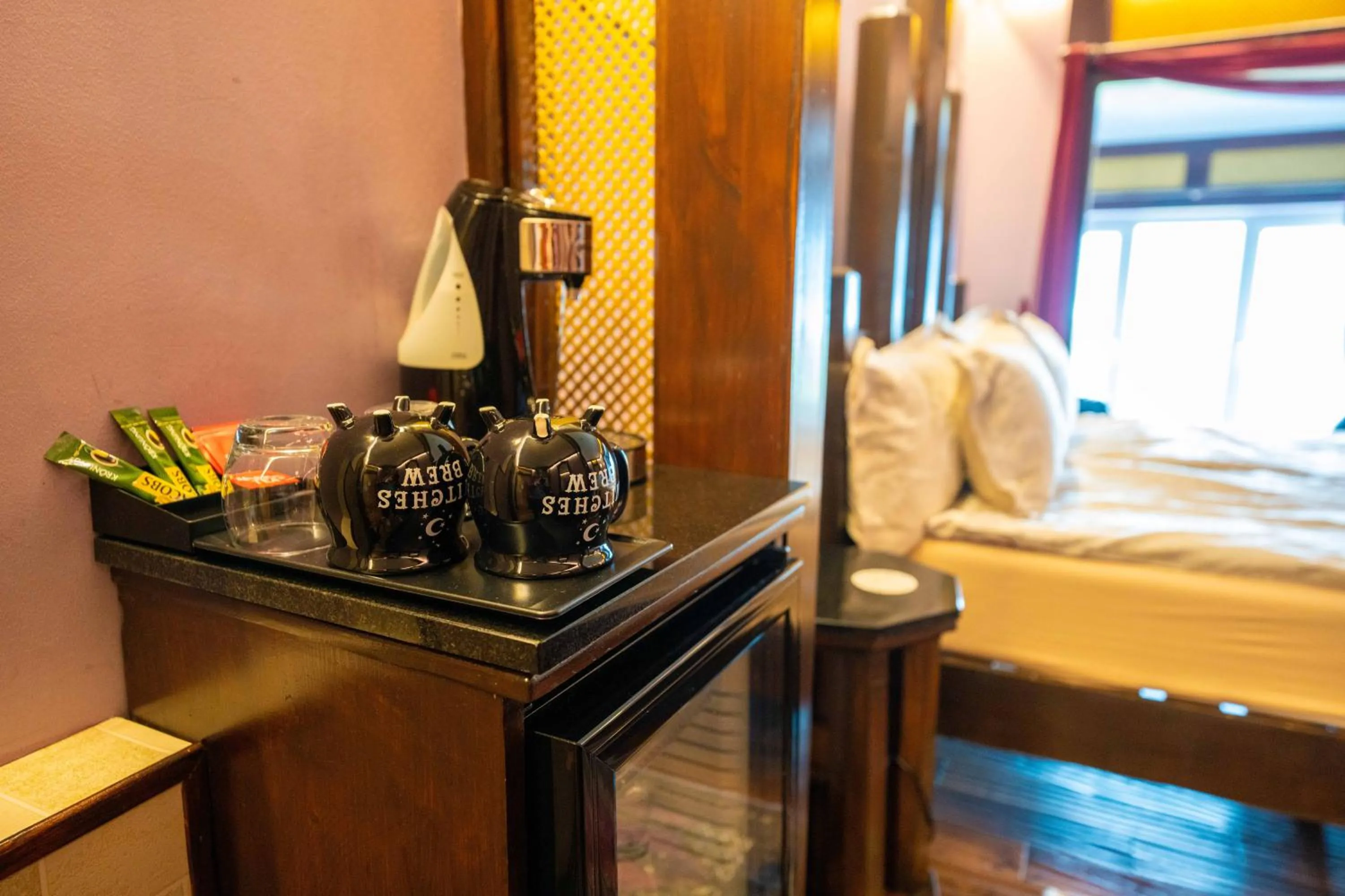 Coffee/tea facilities, Bed in Ferndale Luxury Boutique Bed & Breakfast