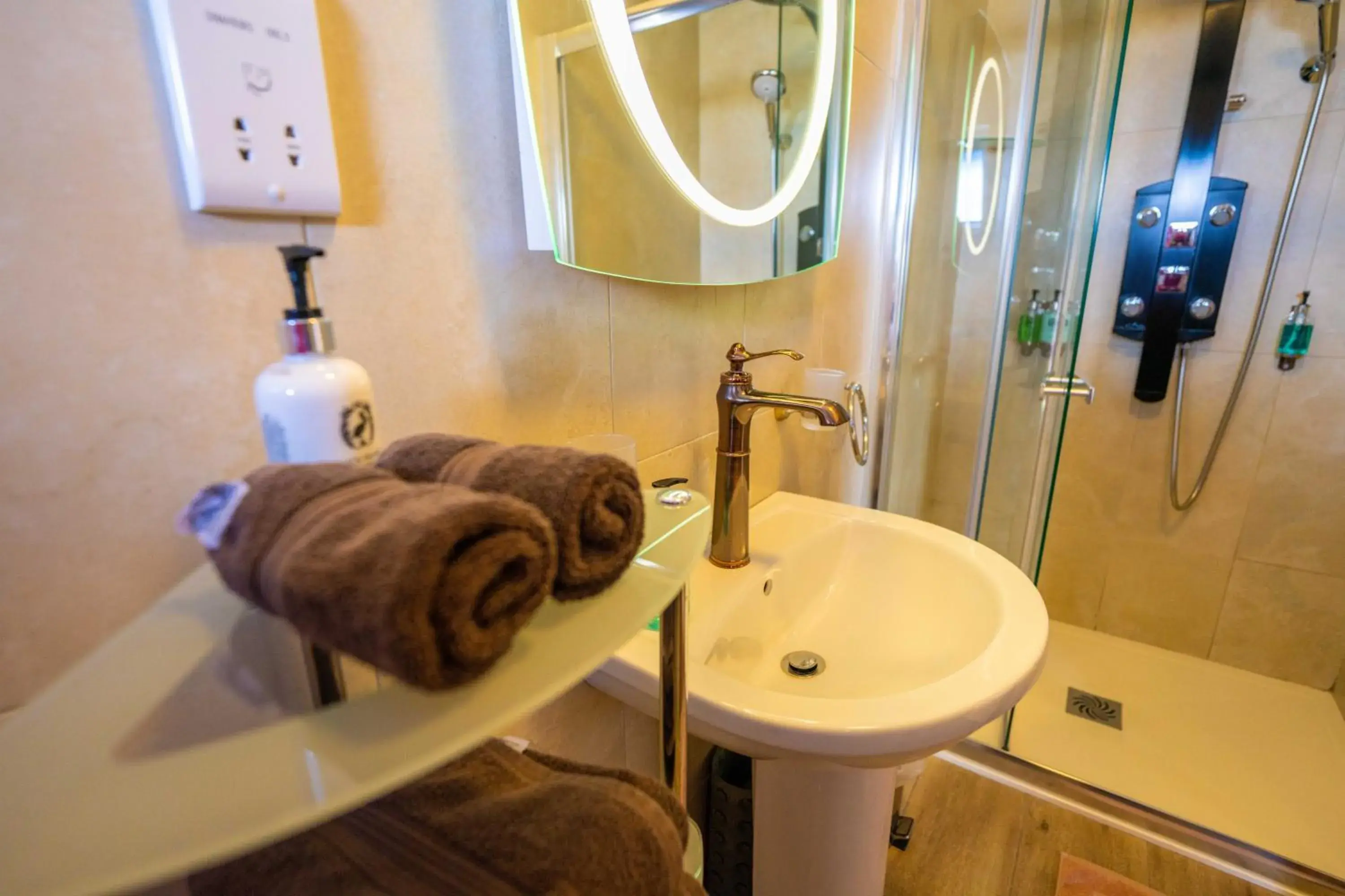 Mini Suite (Mayan) in Ferndale Luxury Boutique Bed & Breakfast Mini Suite (Mayan) in Ferndale Luxury Boutique Bed & Breakfast