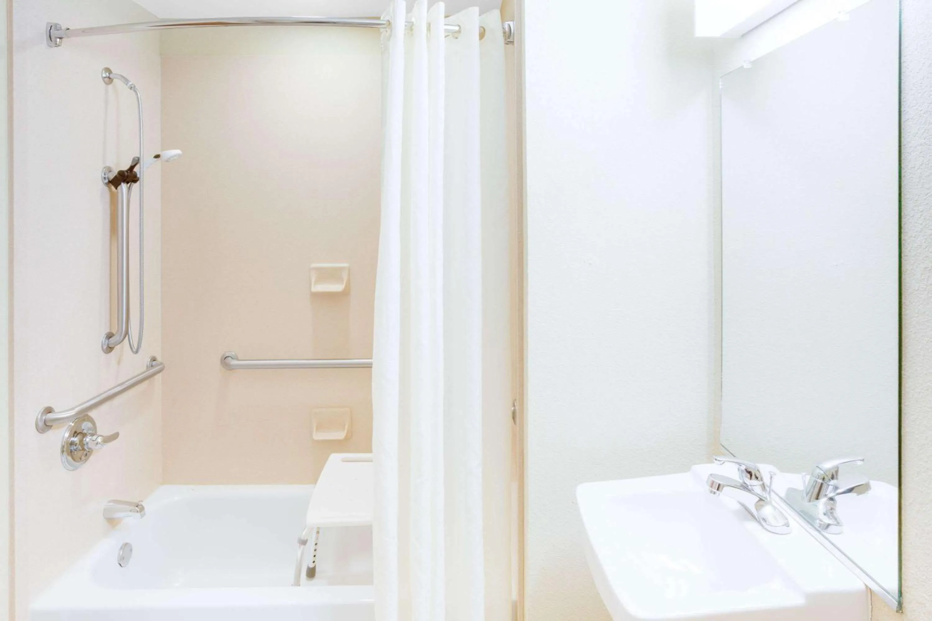 Bathroom in Microtel Inn & Suites by Wyndham Saraland