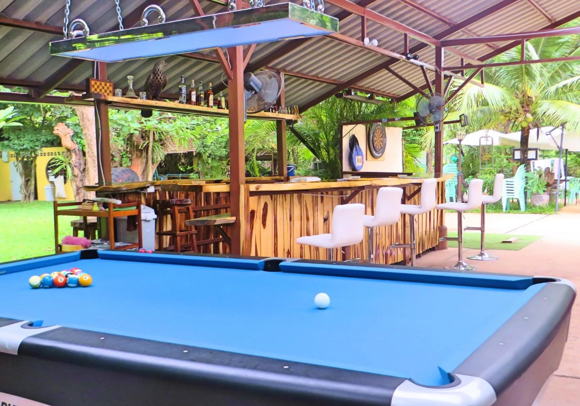 Restaurant/places to eat in Isaan Perazim Park