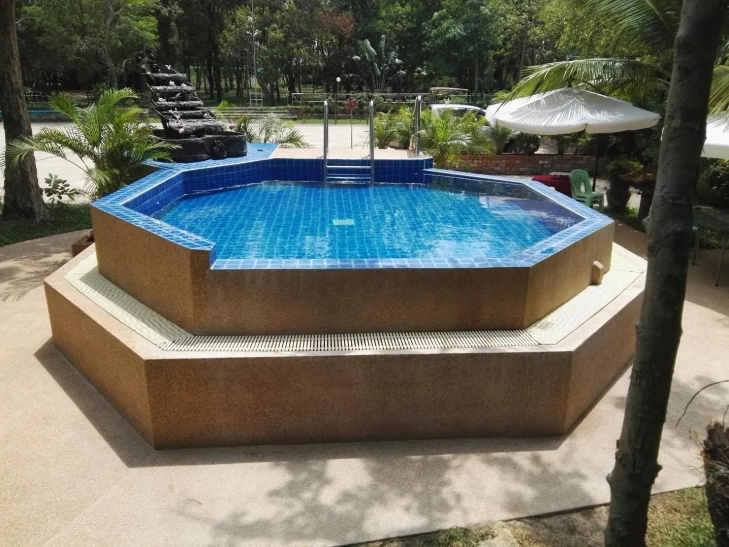 Swimming pool in Isaan Perazim Park