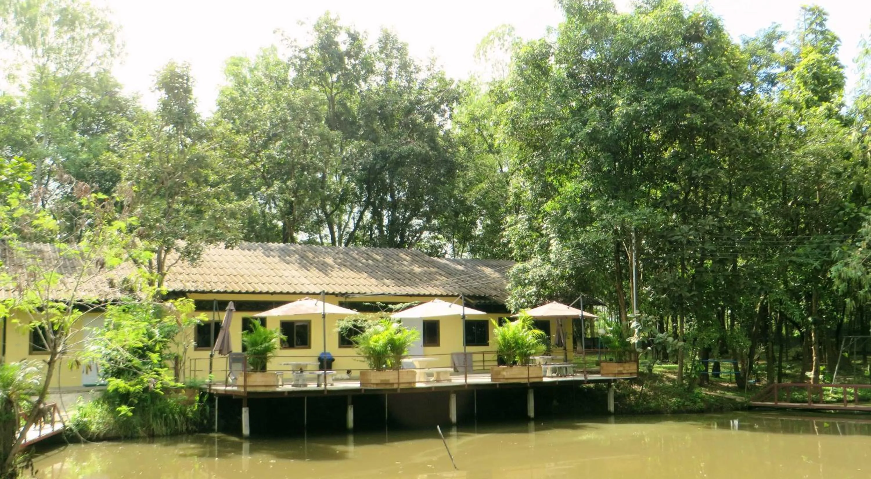 Area and facilities in Isaan Perazim Park