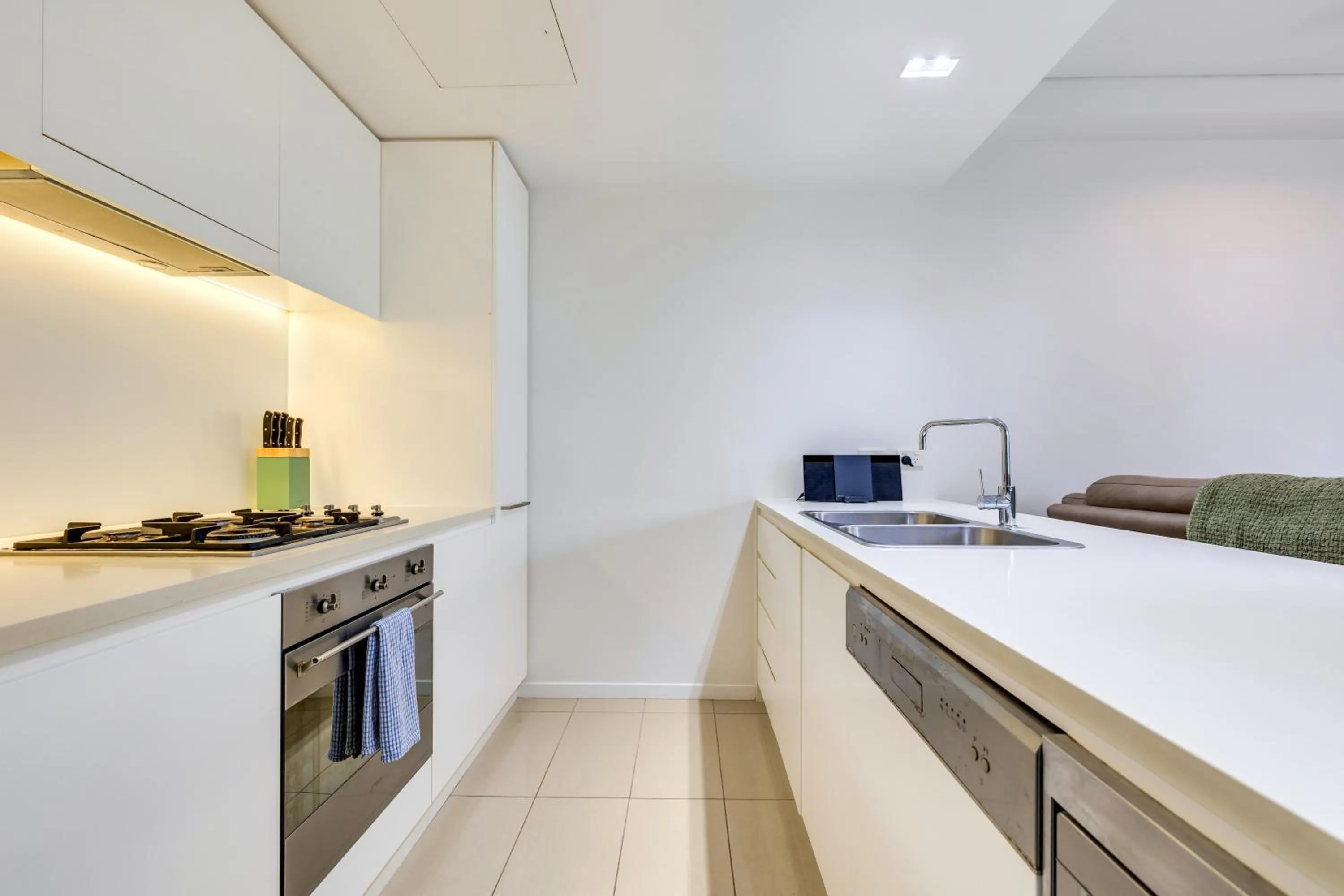 Kitchen or kitchenette in Darwin Waterfront Short Stay Apartments