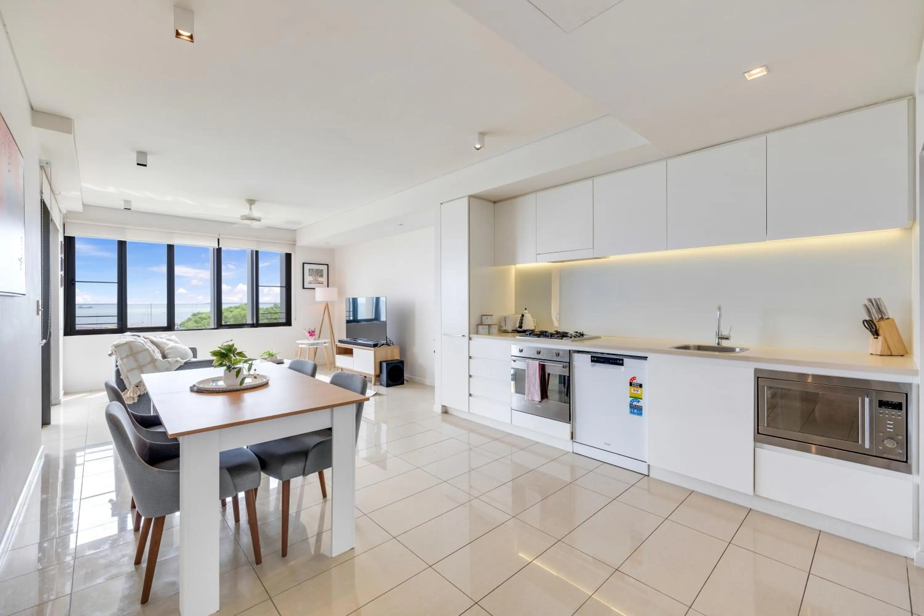 Kitchen or kitchenette in Darwin Waterfront Short Stay Apartments