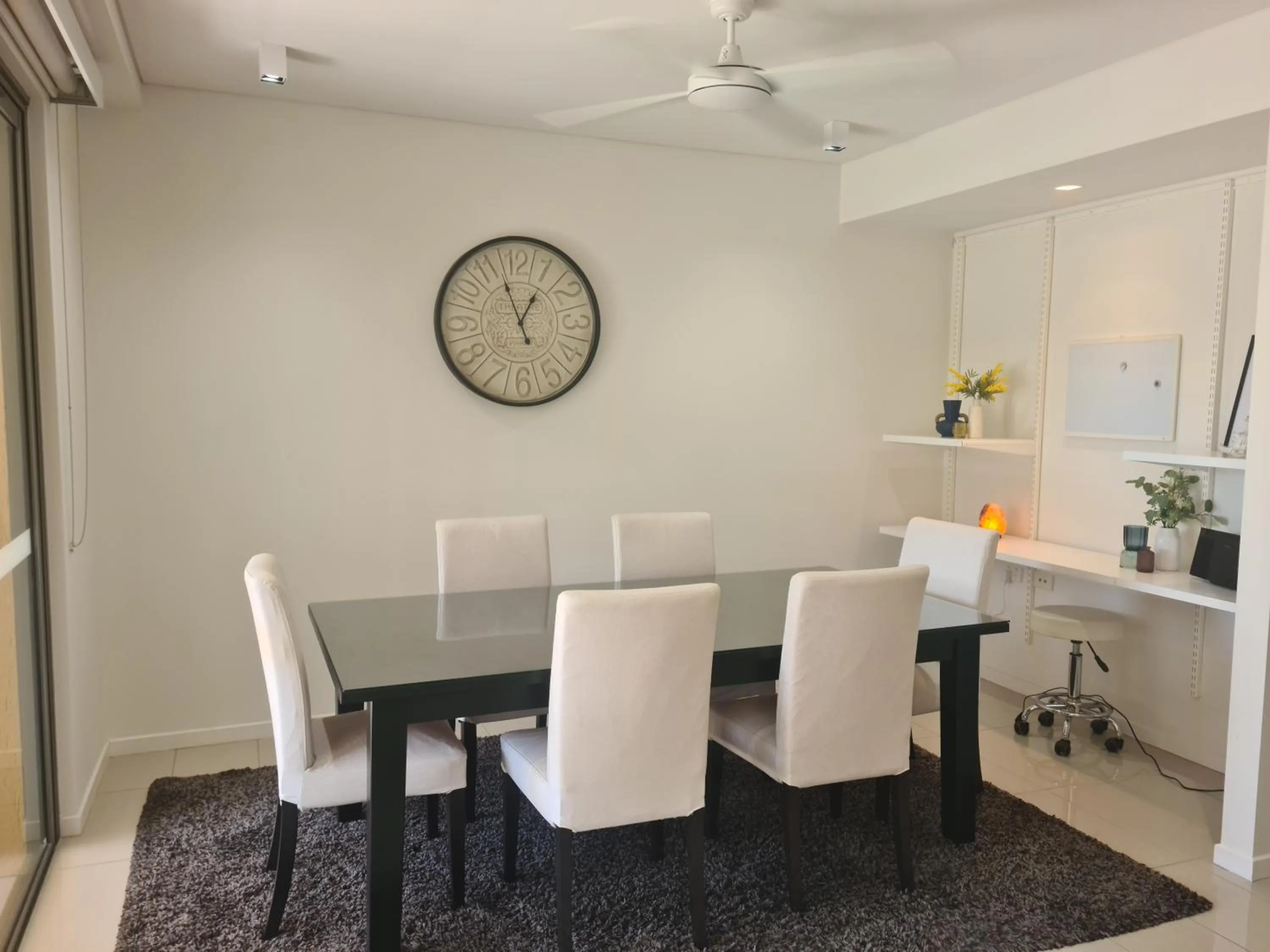 Dining area in Darwin Waterfront Short Stay Apartments