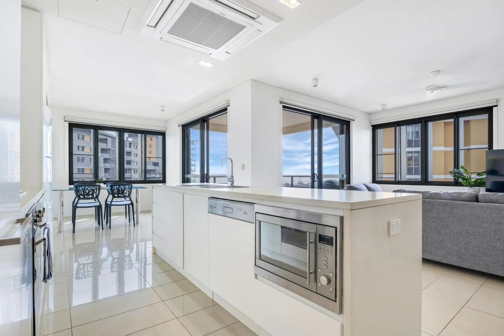 Kitchen or kitchenette in Darwin Waterfront Short Stay Apartments