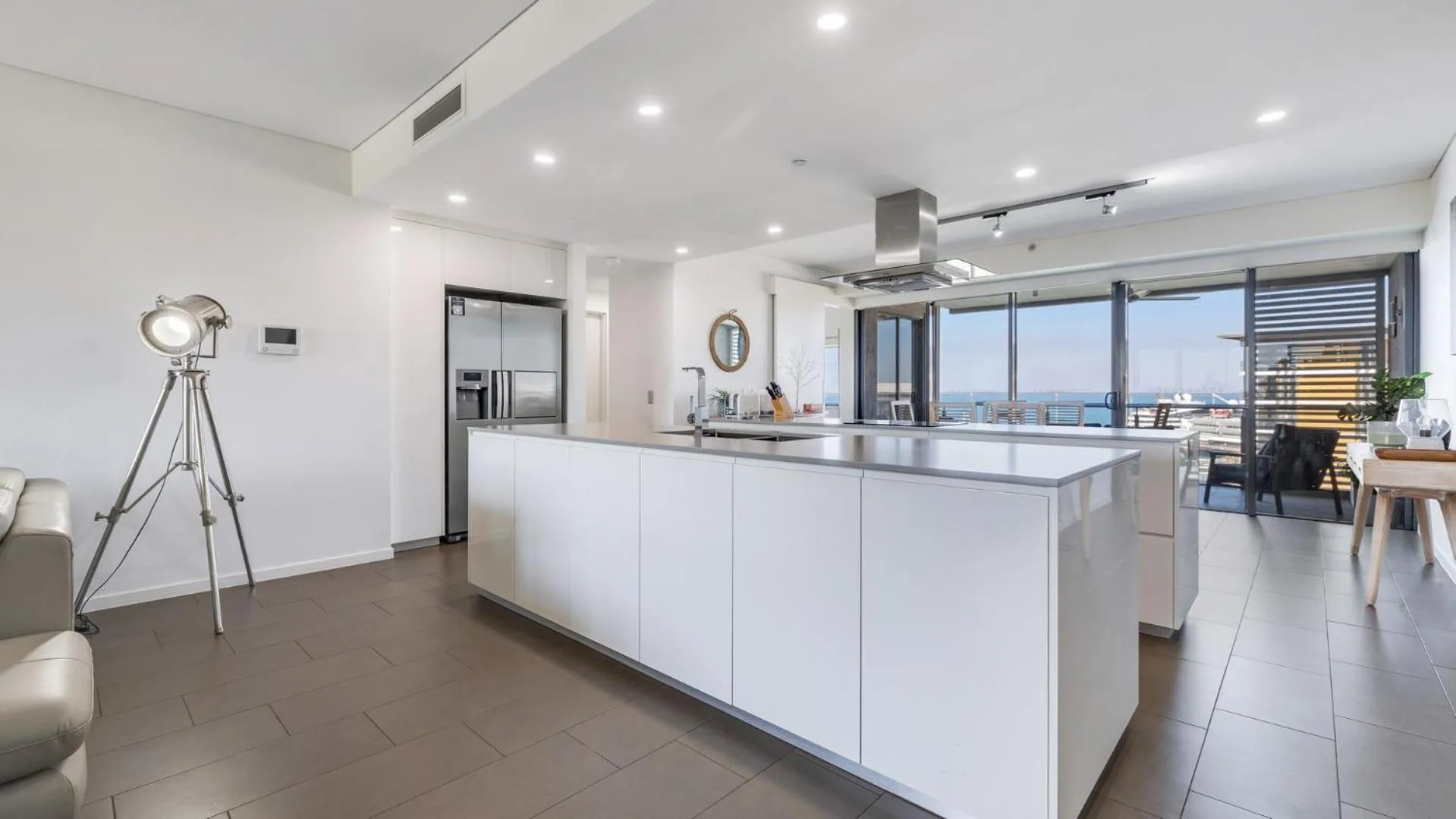 Kitchen or kitchenette in Darwin Waterfront Short Stay Apartments