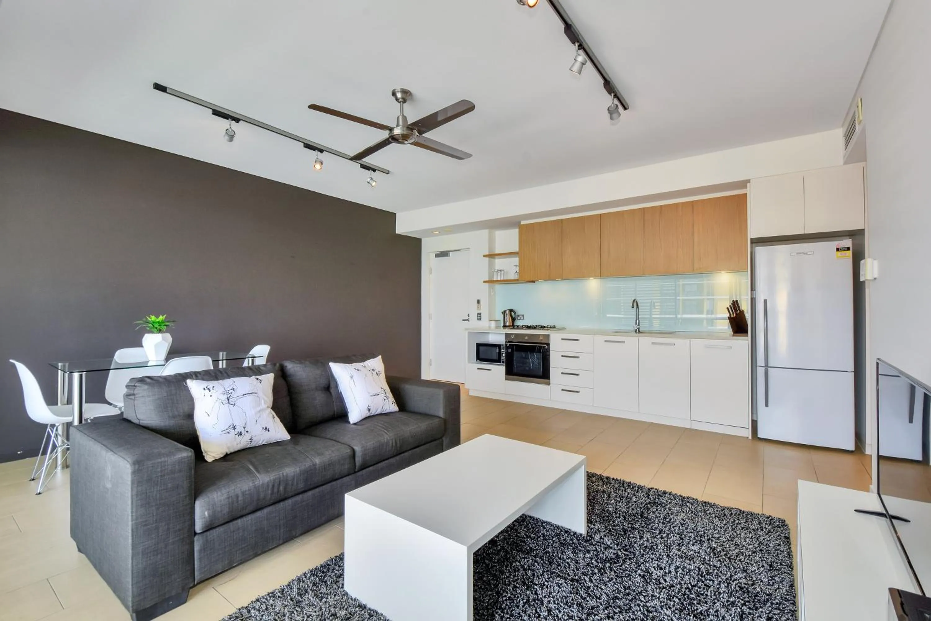 Kitchen or kitchenette in Darwin Waterfront Short Stay Apartments