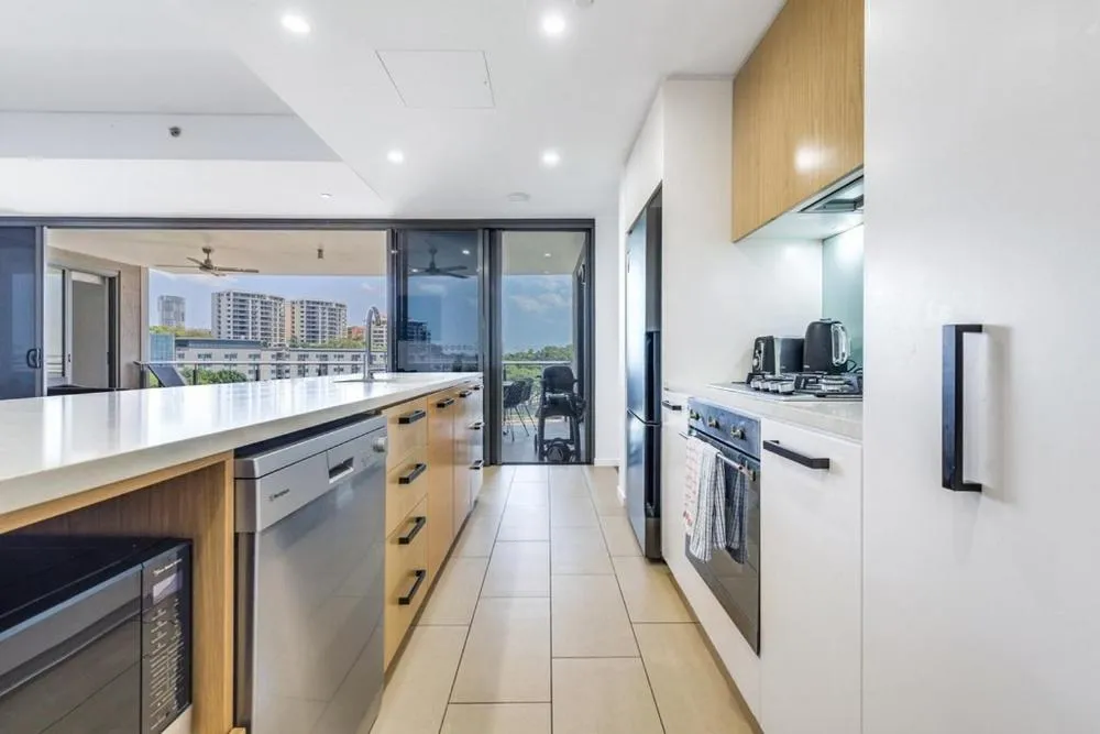 Kitchen or kitchenette in Darwin Waterfront Short Stay Apartments