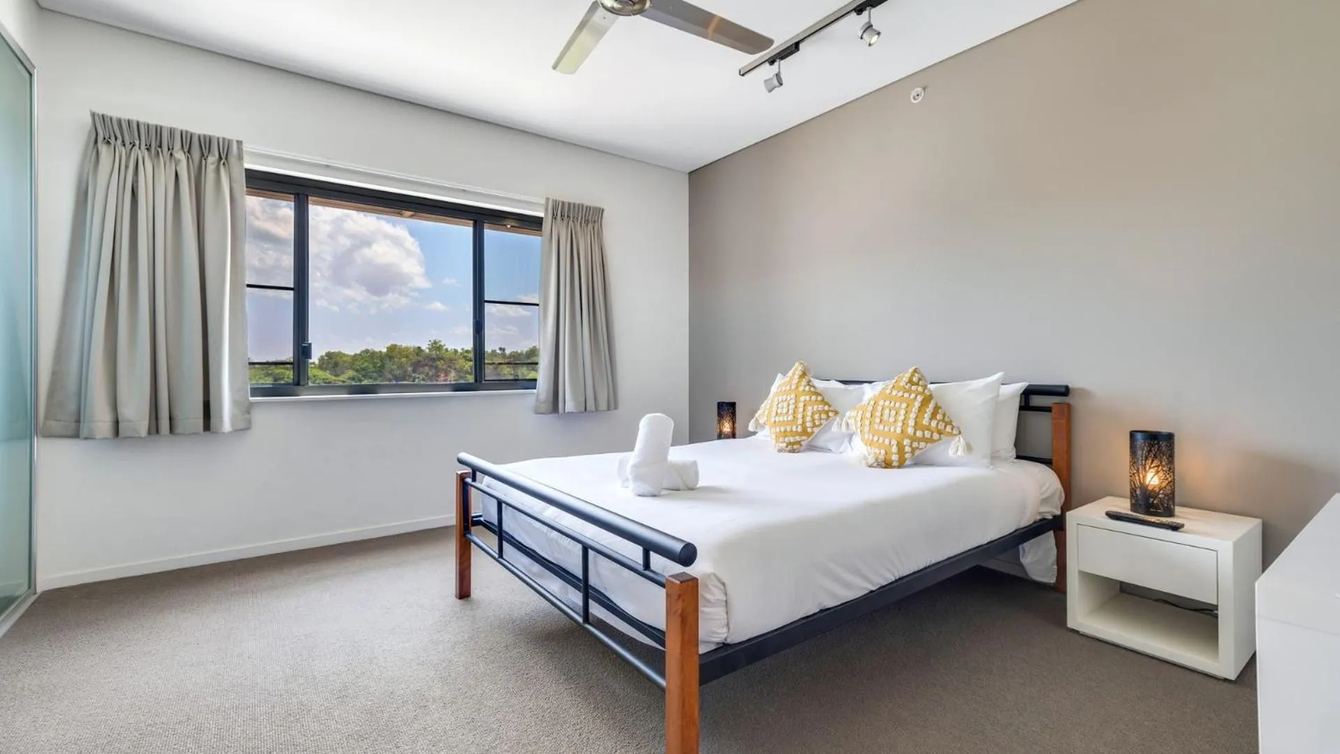 Bedroom, Bed in Darwin Waterfront Short Stay Apartments