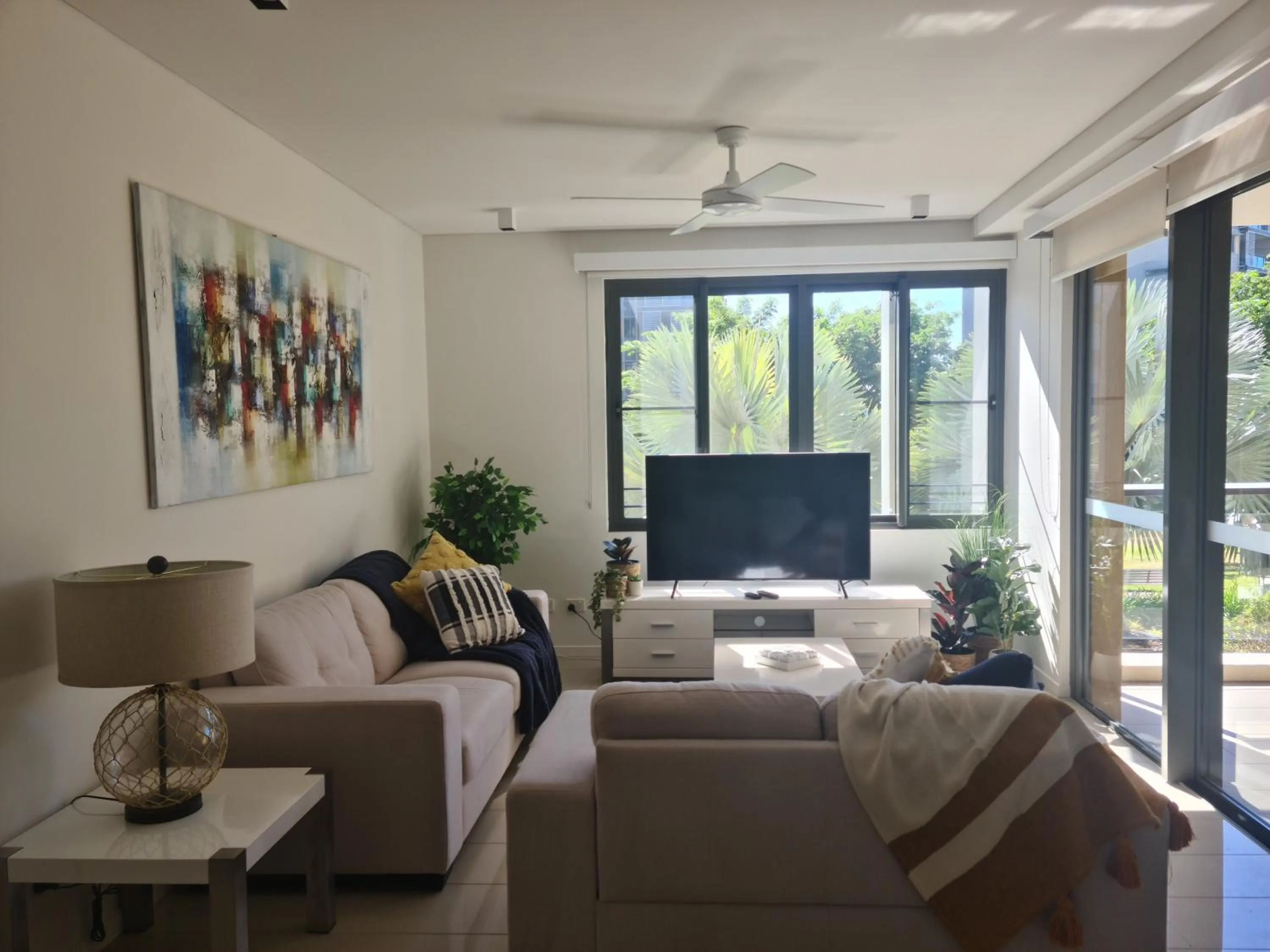 TV and multimedia in Darwin Waterfront Short Stay Apartments