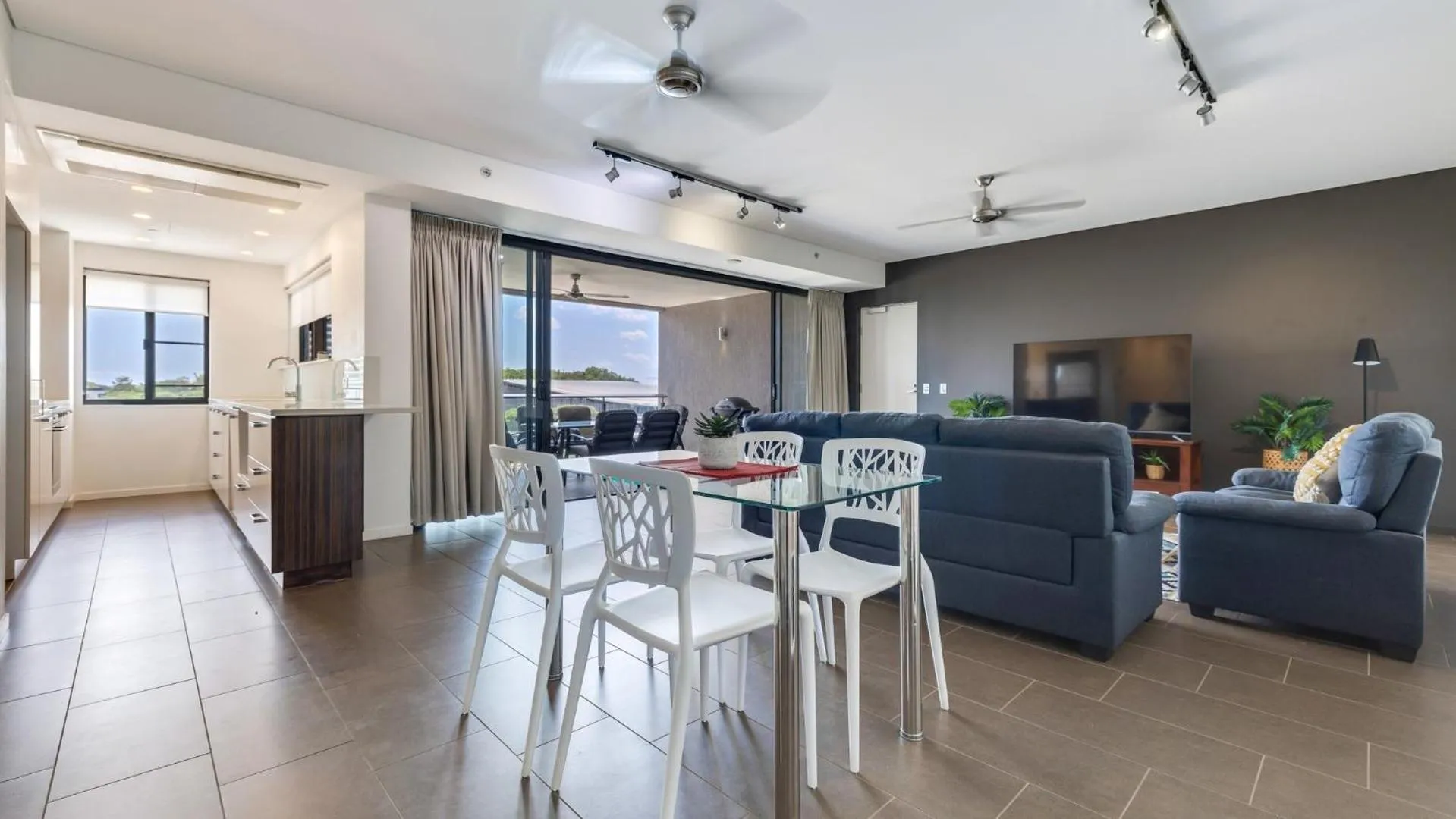 Dining area in Darwin Waterfront Short Stay Apartments