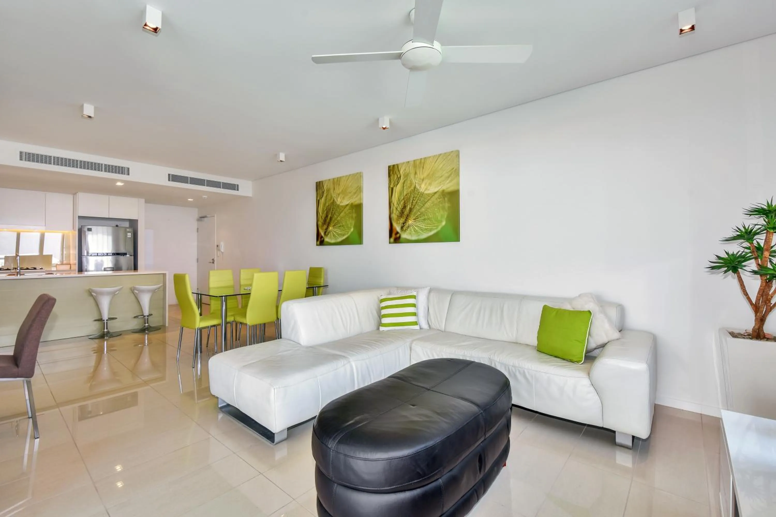 Kitchen or kitchenette in Darwin Waterfront Short Stay Apartments
