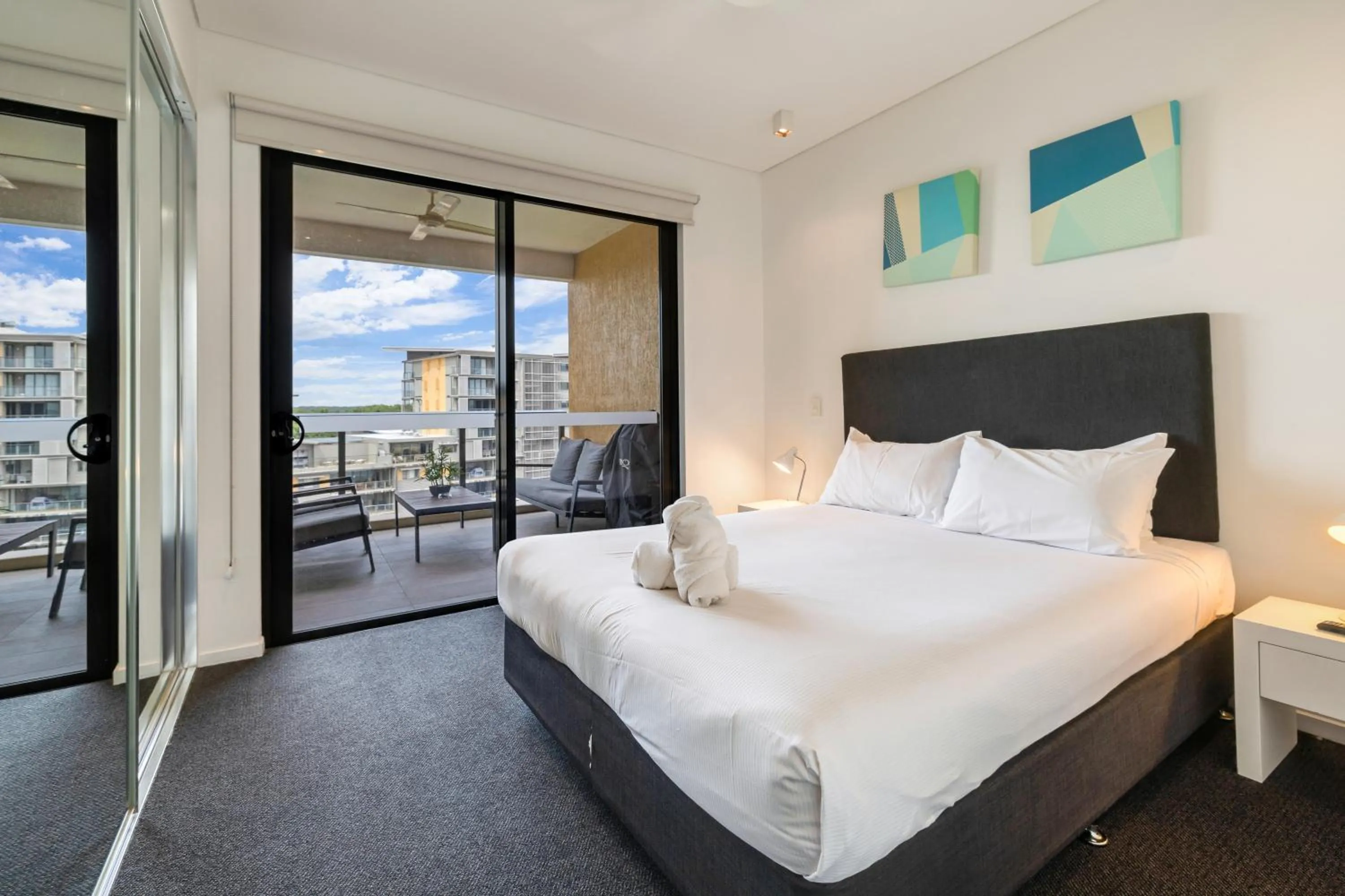 Bedroom, Bed in Darwin Waterfront Short Stay Apartments