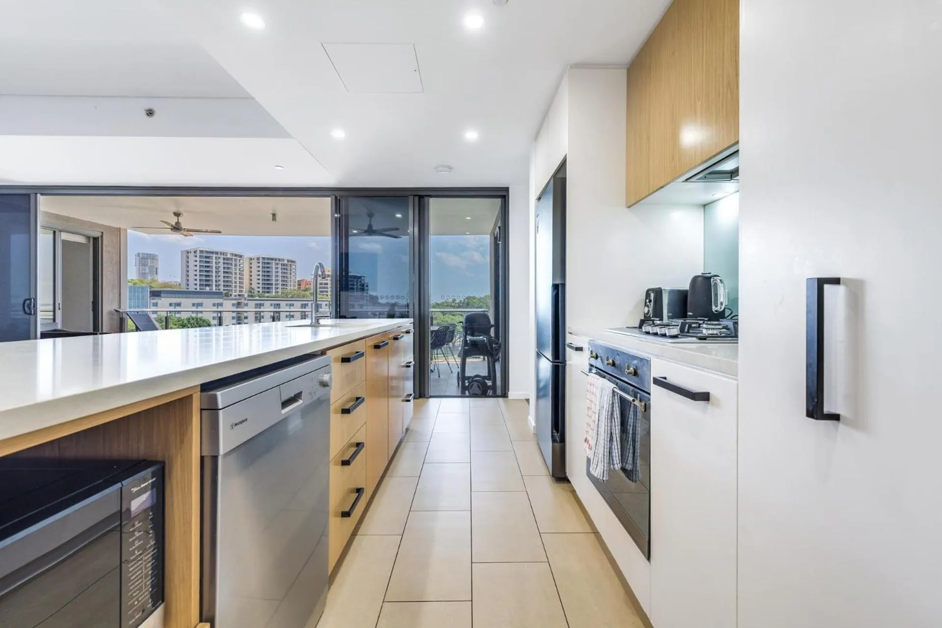 Kitchen or kitchenette in Darwin Waterfront Short Stay Apartments