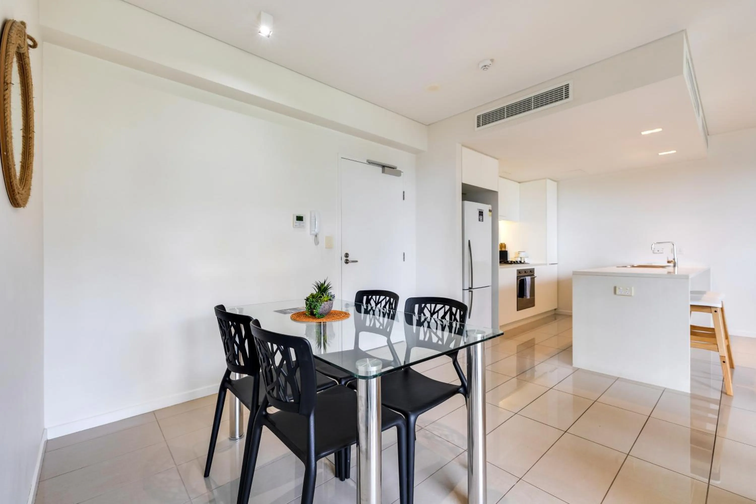 Dining area in Darwin Waterfront Short Stay Apartments