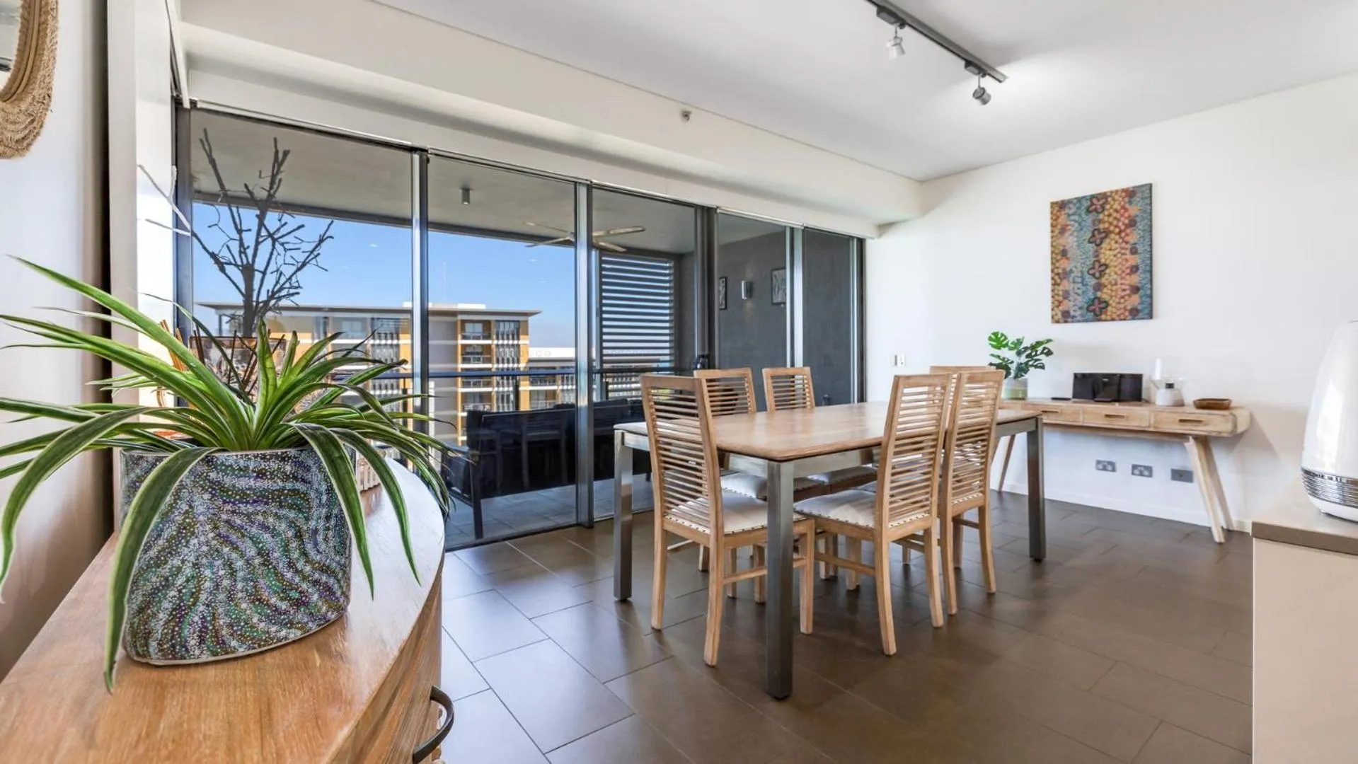 Dining area in Darwin Waterfront Short Stay Apartments