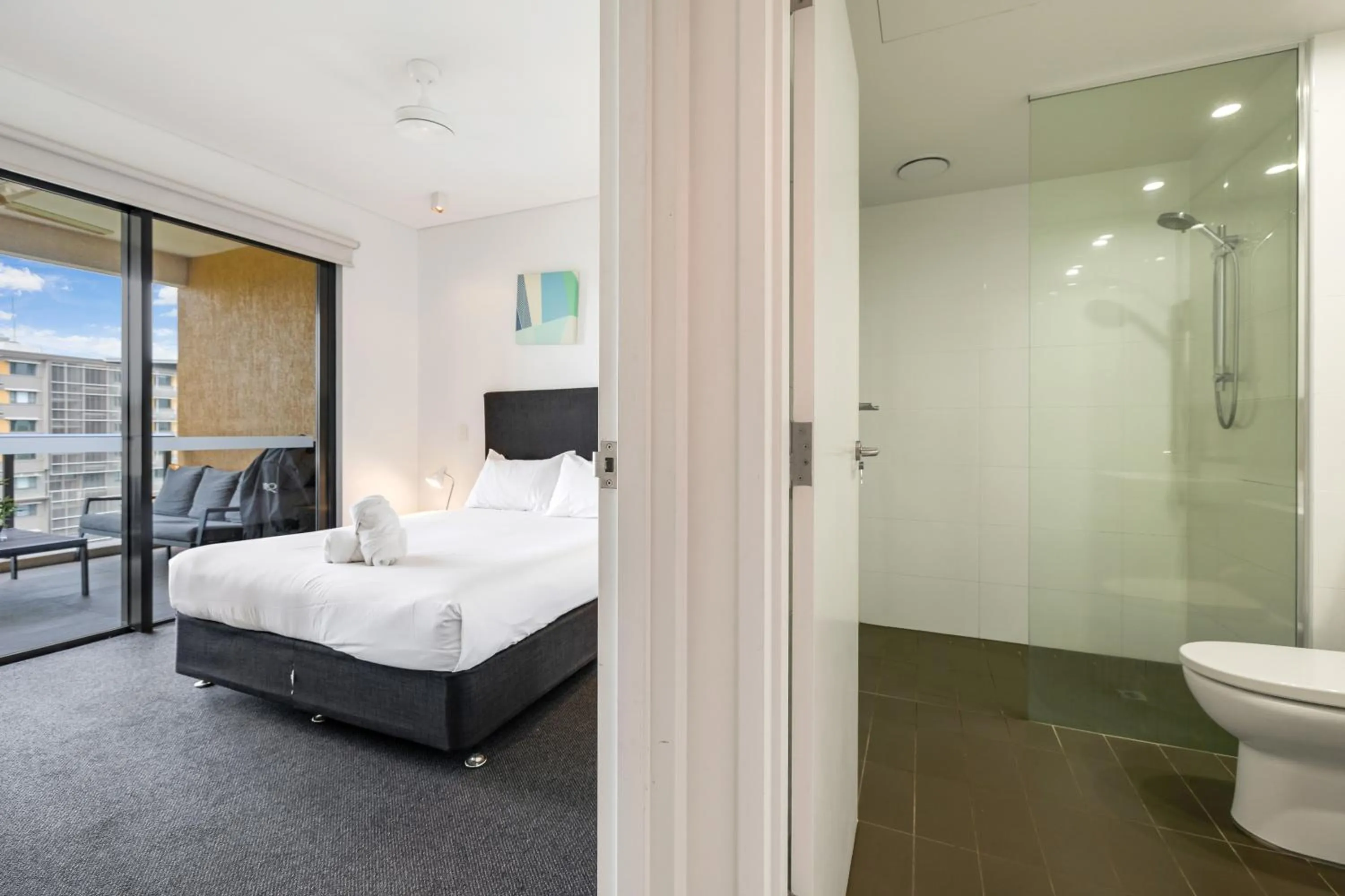 Bedroom, Bed in Darwin Waterfront Short Stay Apartments