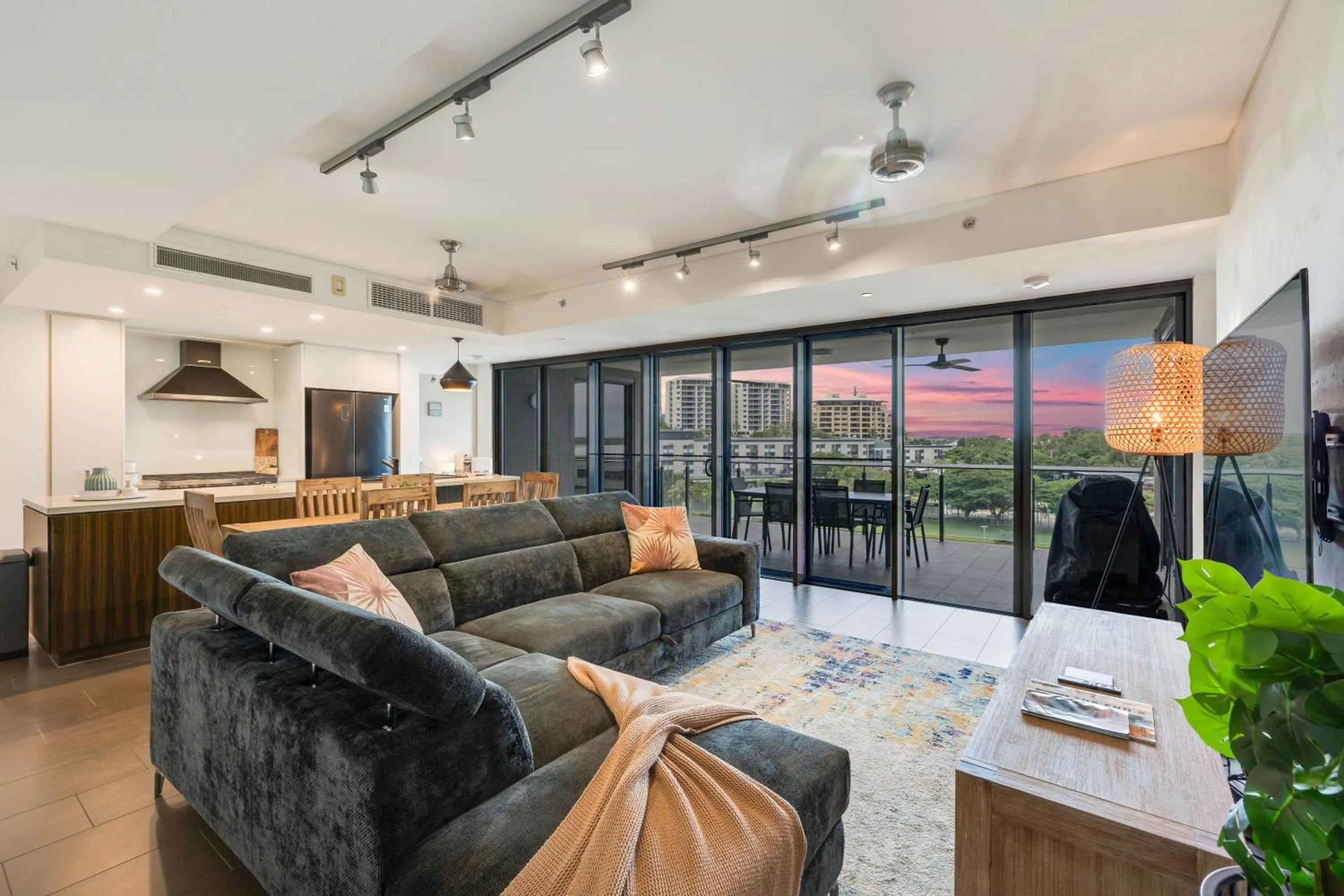 Kitchen or kitchenette in Darwin Waterfront Short Stay Apartments