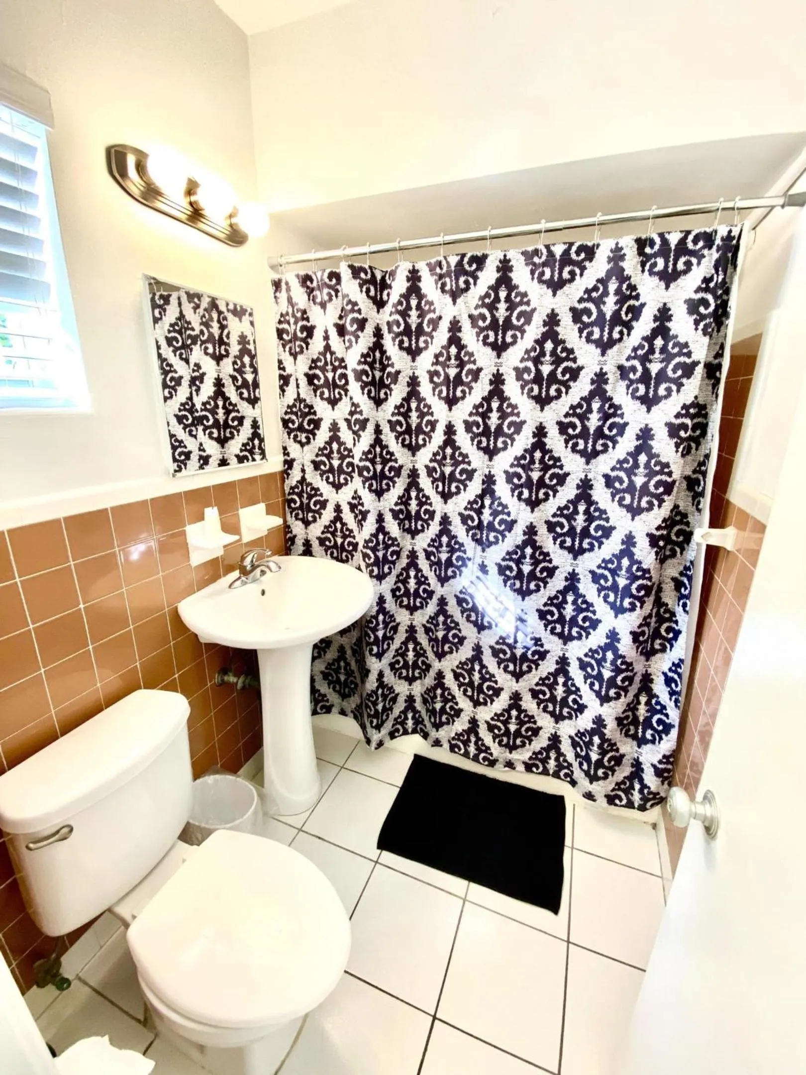 Property building in Southwinds Inn by The Gold Nests