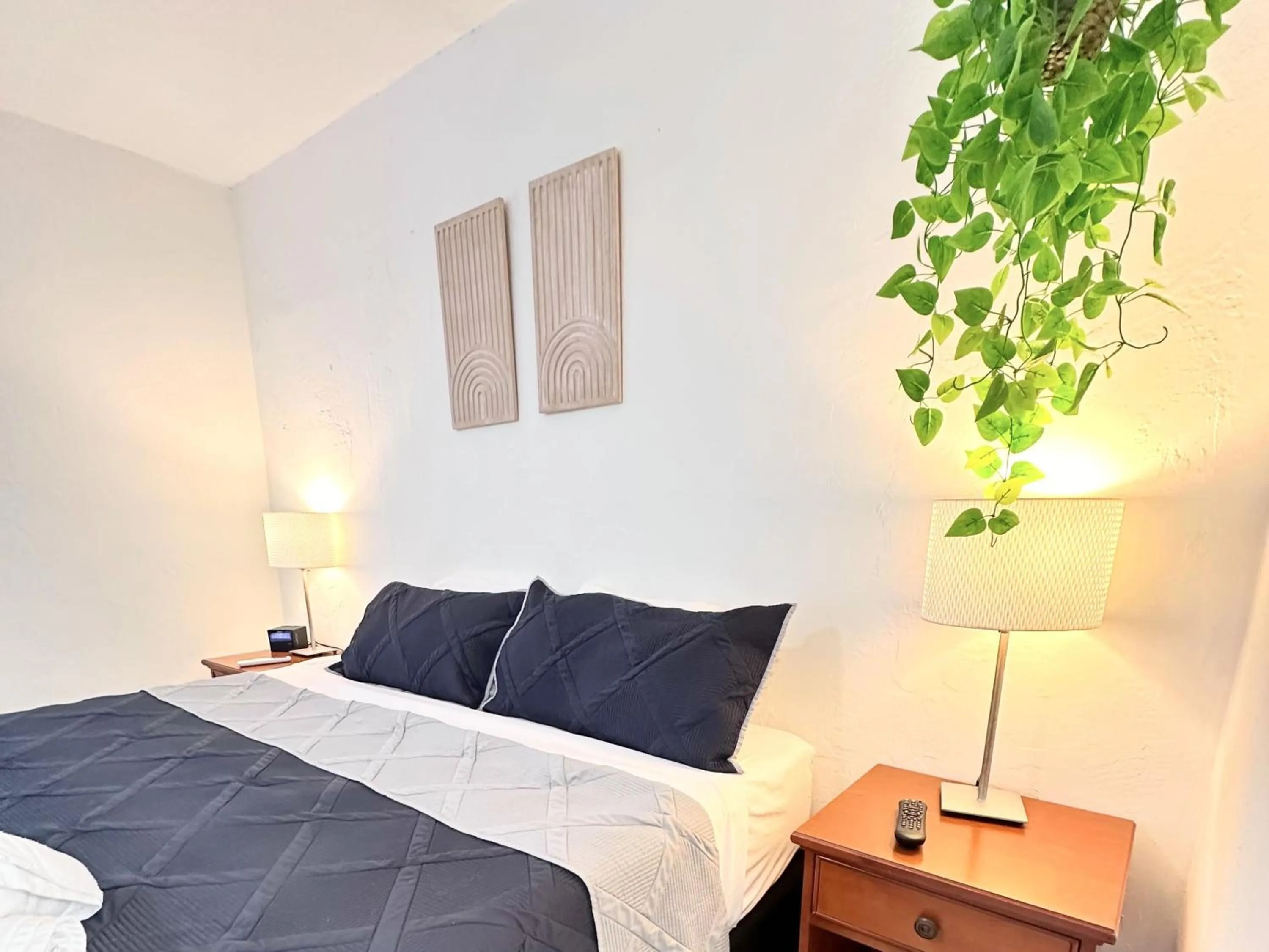 Bed in Southwinds Inn by The Gold Nests