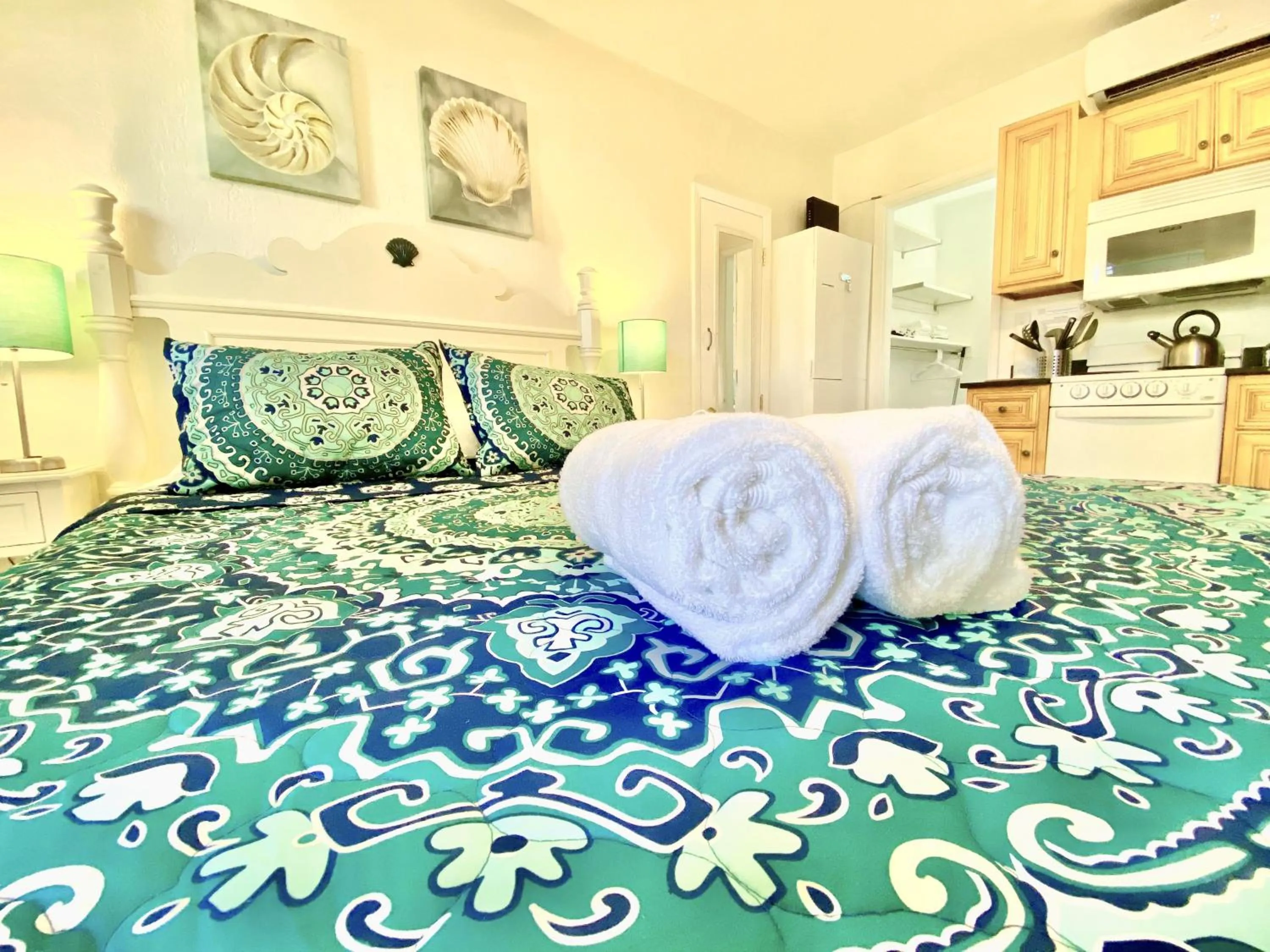 BBQ facilities, Bed in Southwinds Inn by The Gold Nests