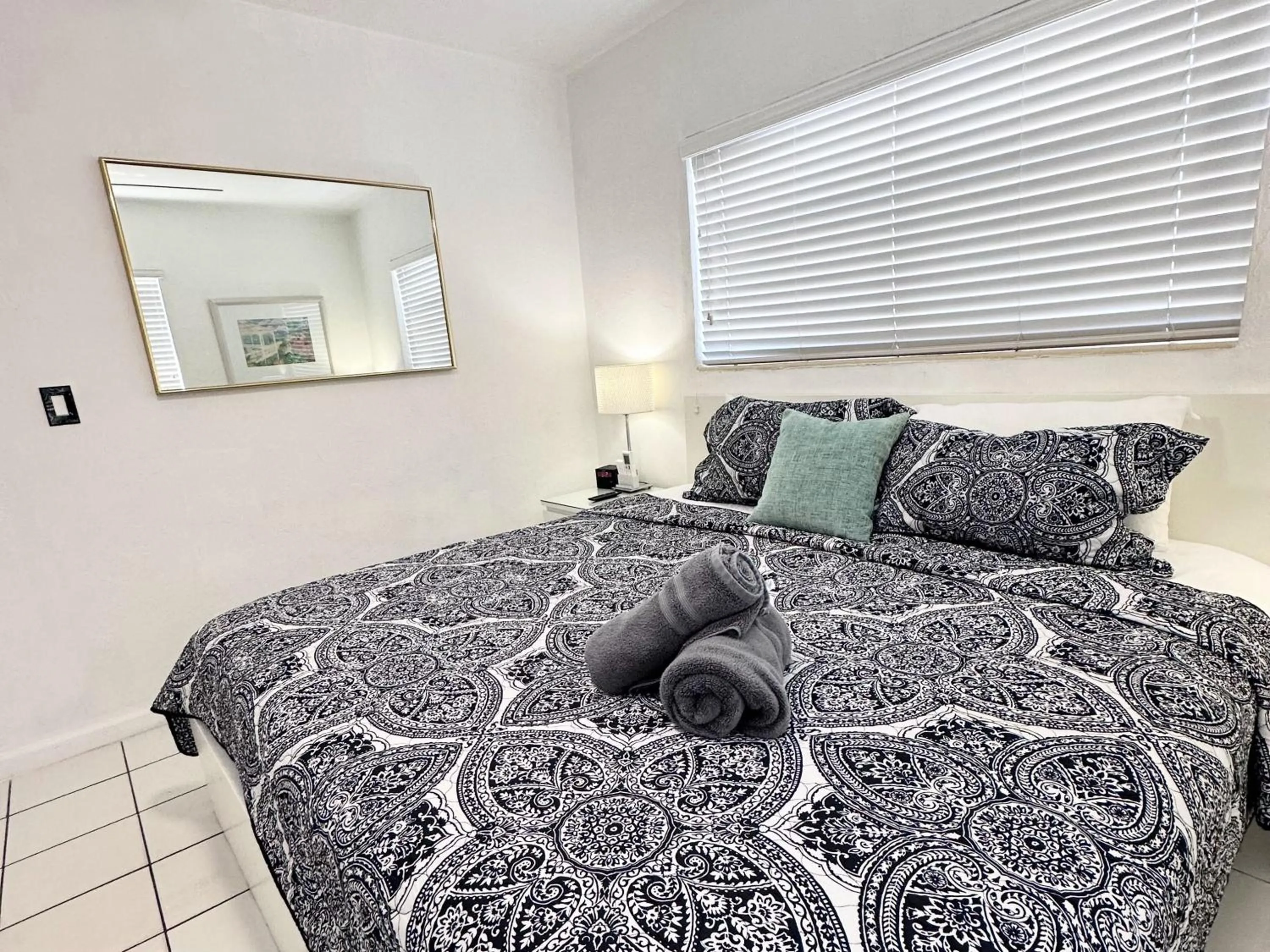 Bed in Southwinds Inn by The Gold Nests