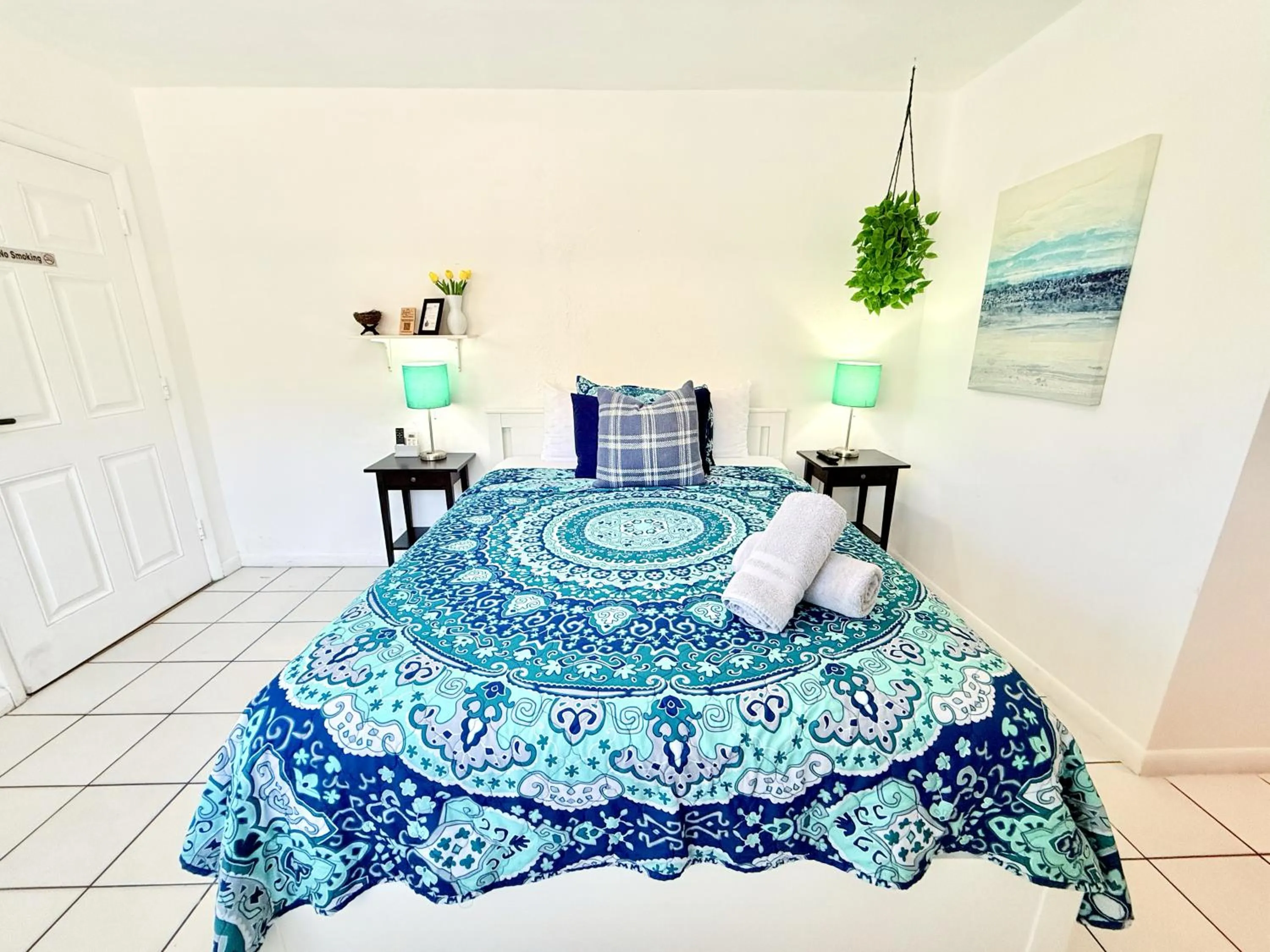 Bed in Southwinds Inn by The Gold Nests