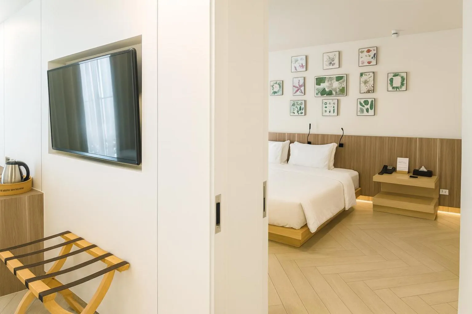 Bed in Golden Tulip Pattaya Beachfront Resort