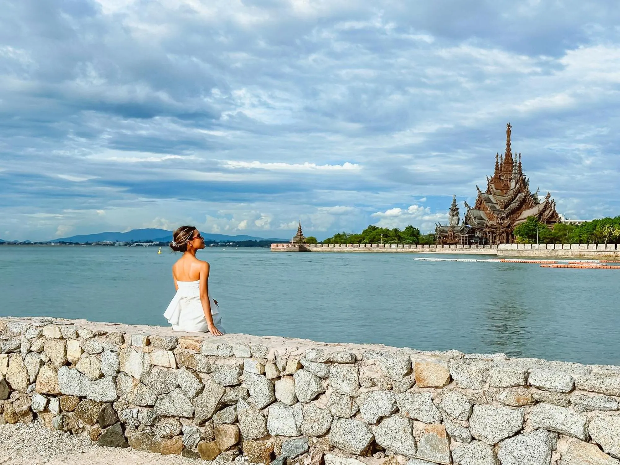 Beach in Golden Tulip Pattaya Beachfront Resort