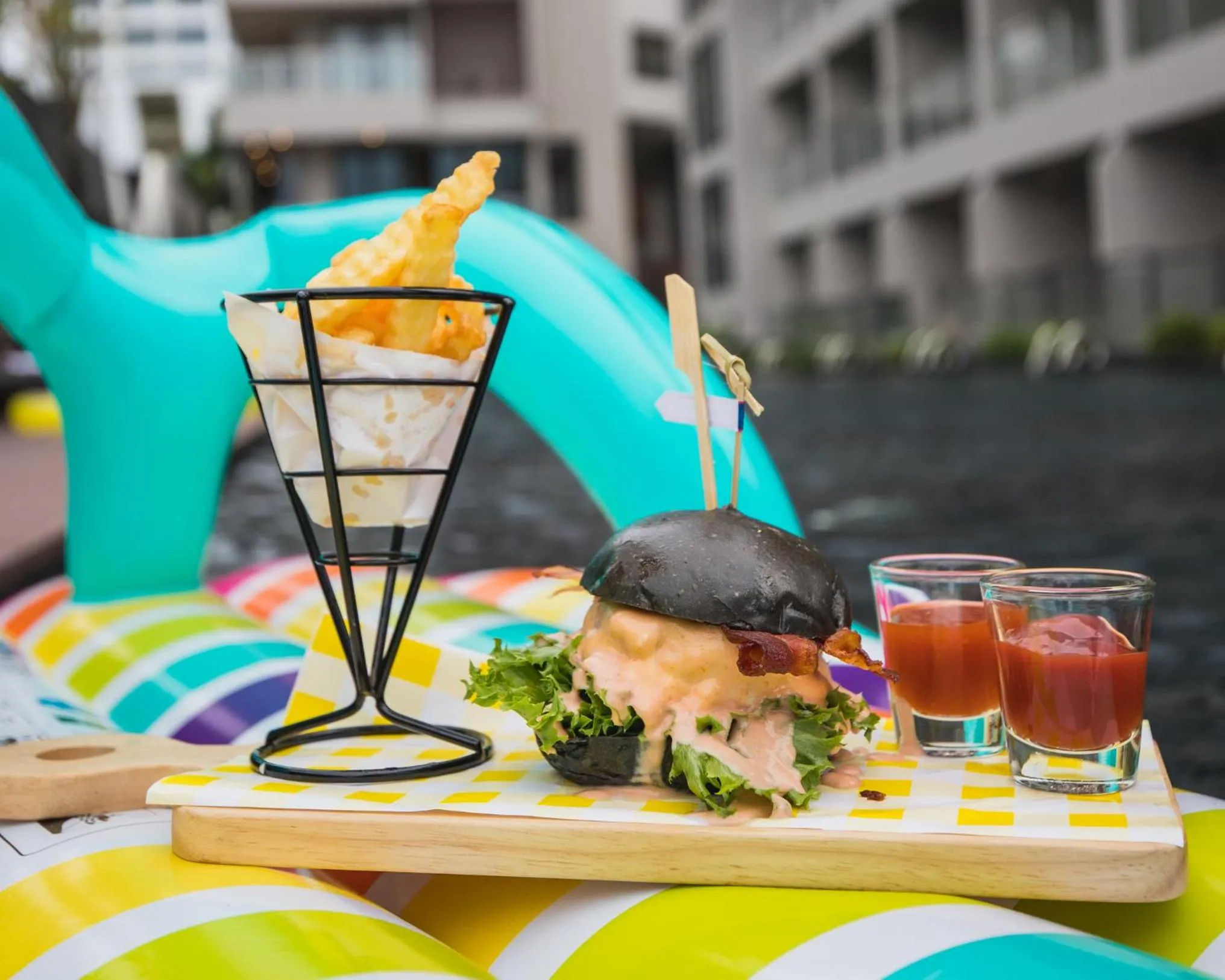 Swimming pool in Golden Tulip Pattaya Beachfront Resort
